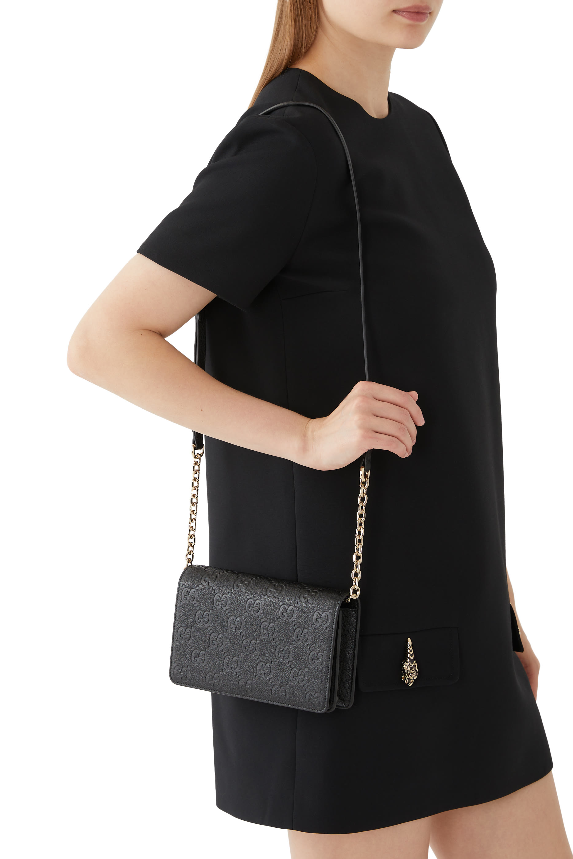 حقيبة كتف صغيرة بشعار الماركة جلد