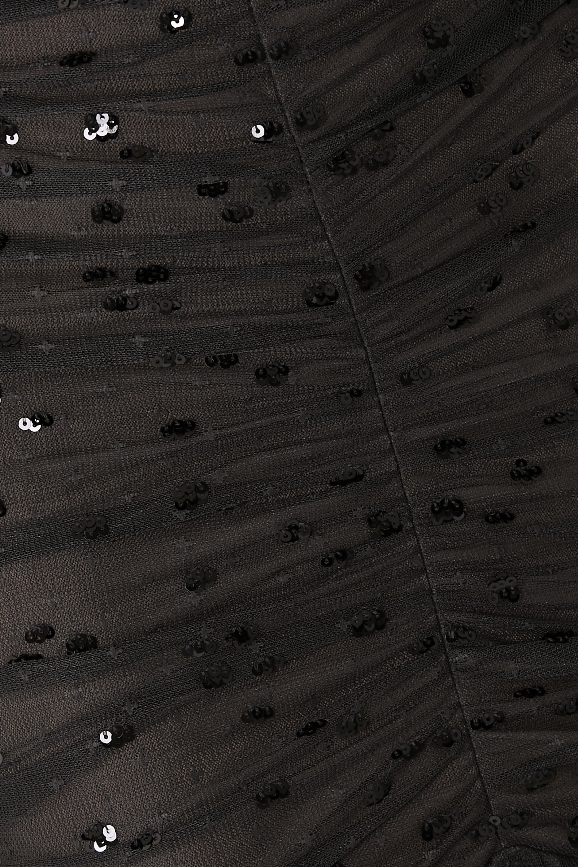 فستان سهرة أكتاف مكشوفة وكشكش وتطريزات بالترتر بارزة الملمس