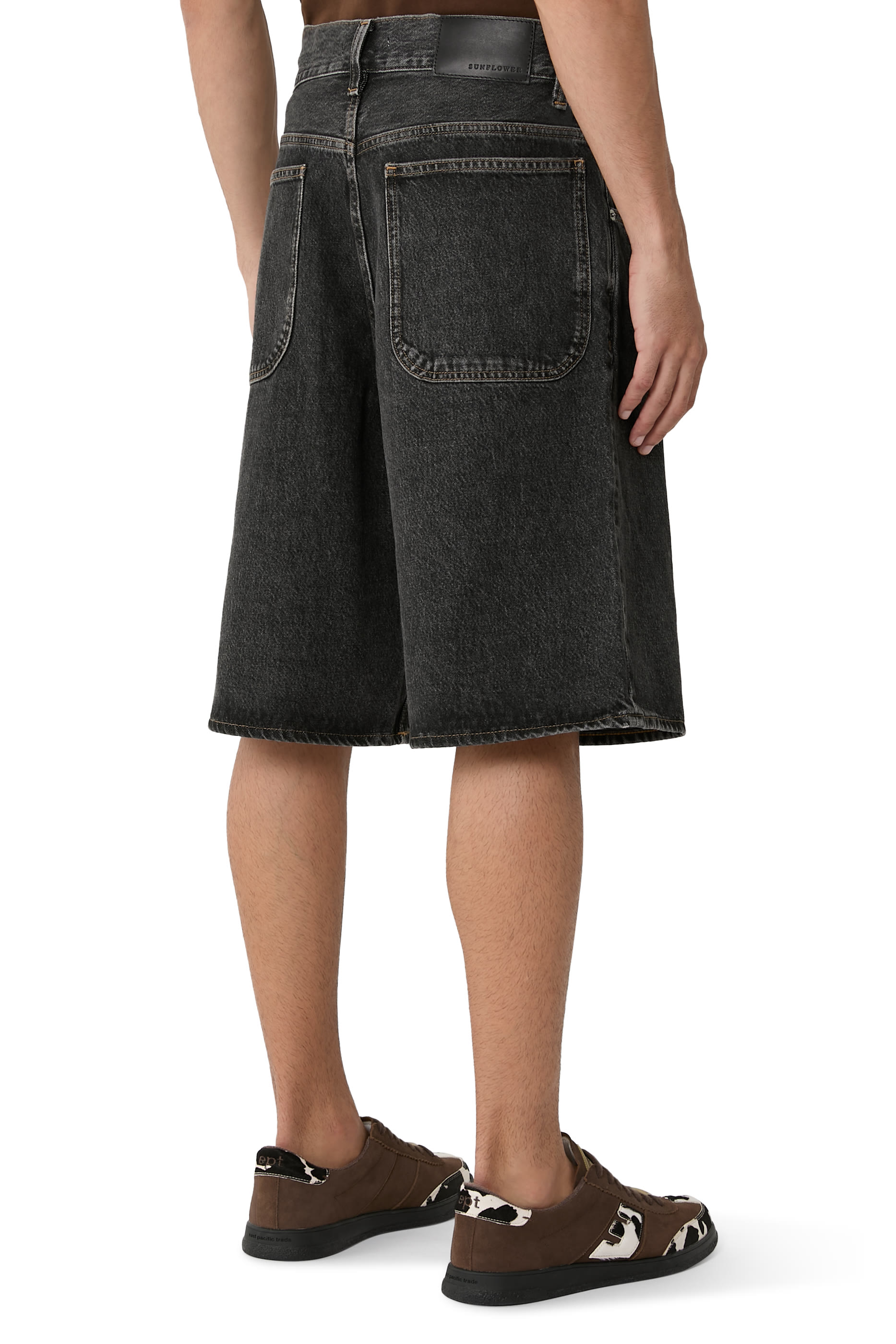 شورت بقصة واسعة للغاية