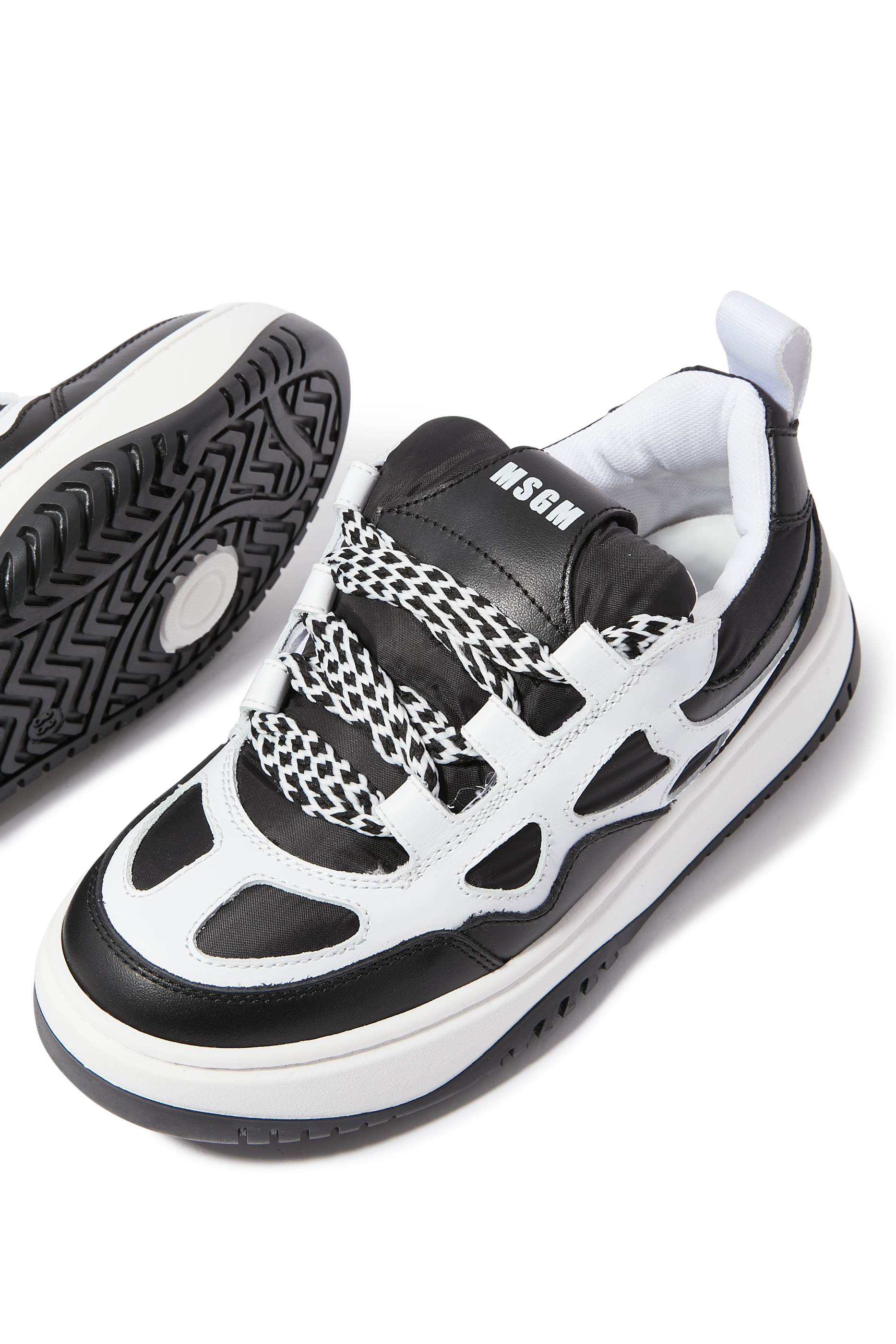 سنيكرز بشعار الماركة للأطفال