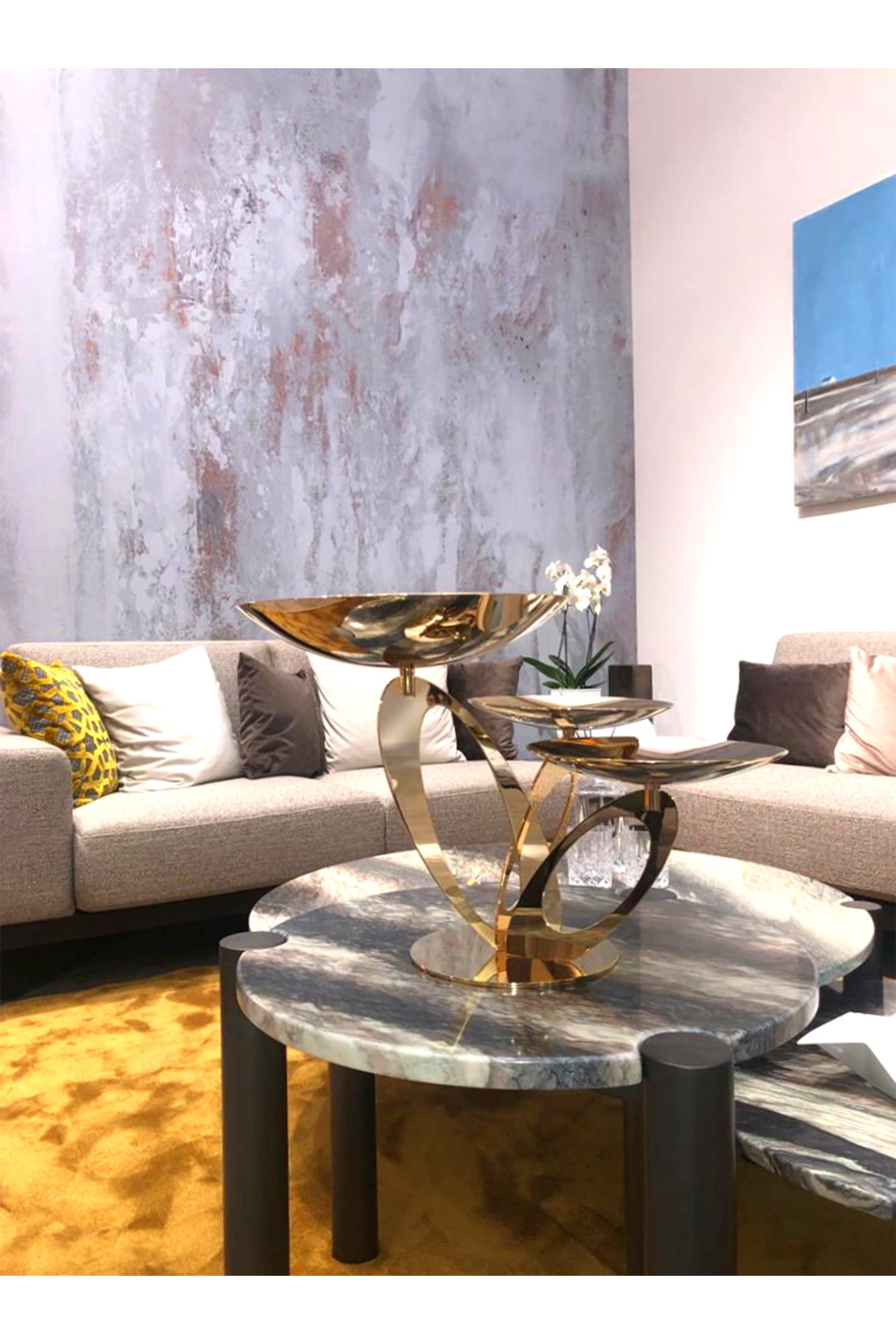 حامل دوار مطلي بذهب بثلاث صحون