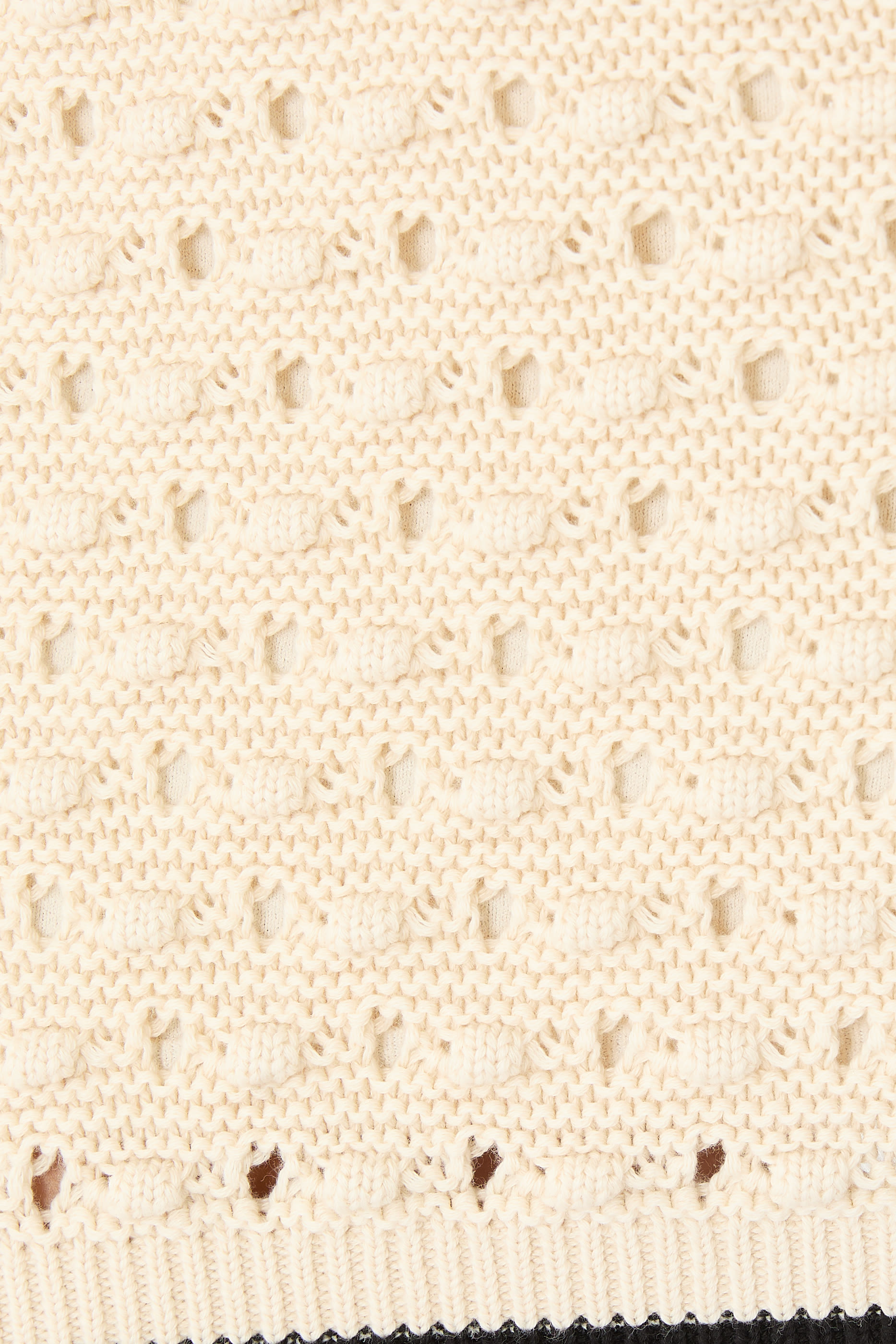 تنورة نسيج بفتحات