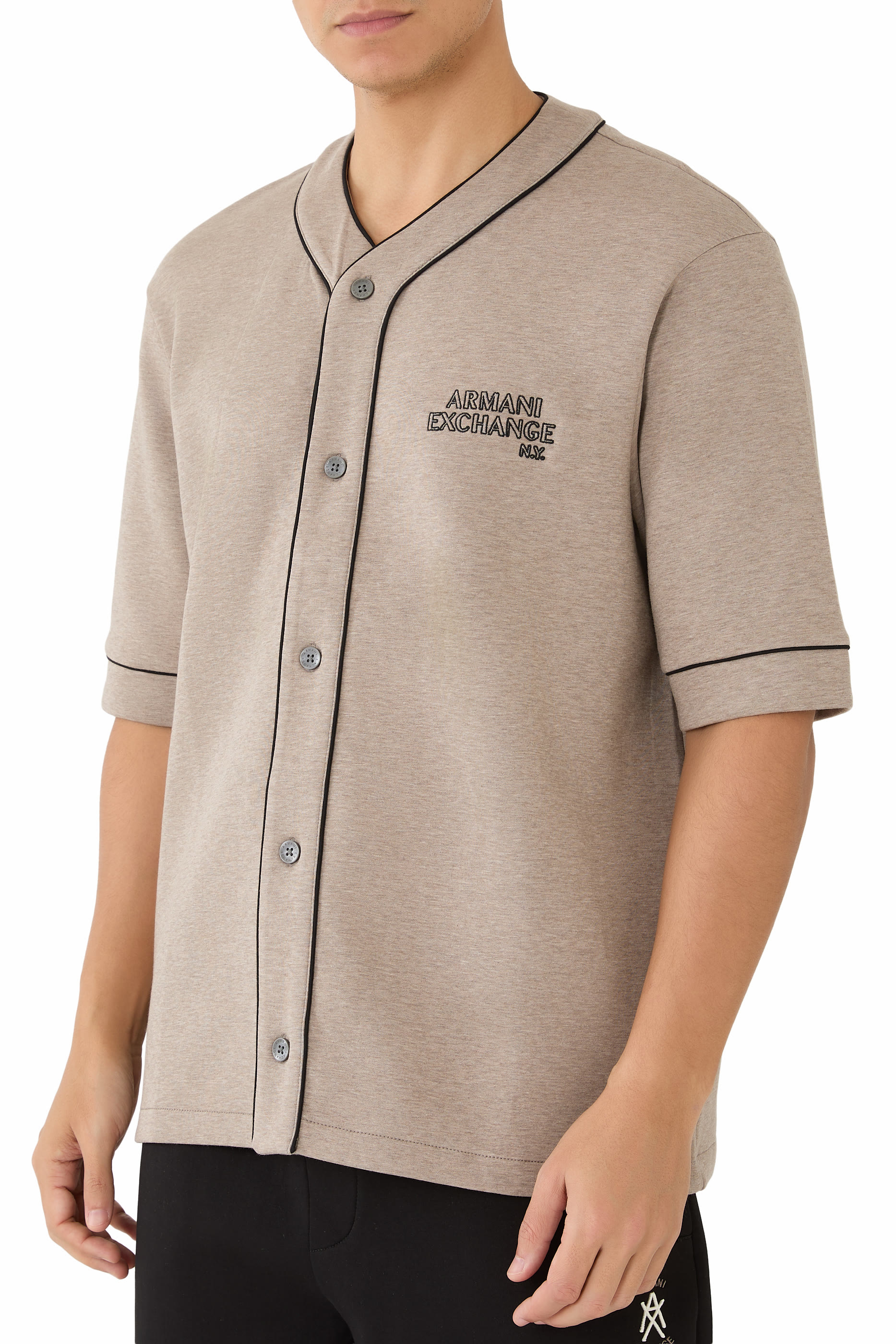 سويت شيرت بشعار الماركة