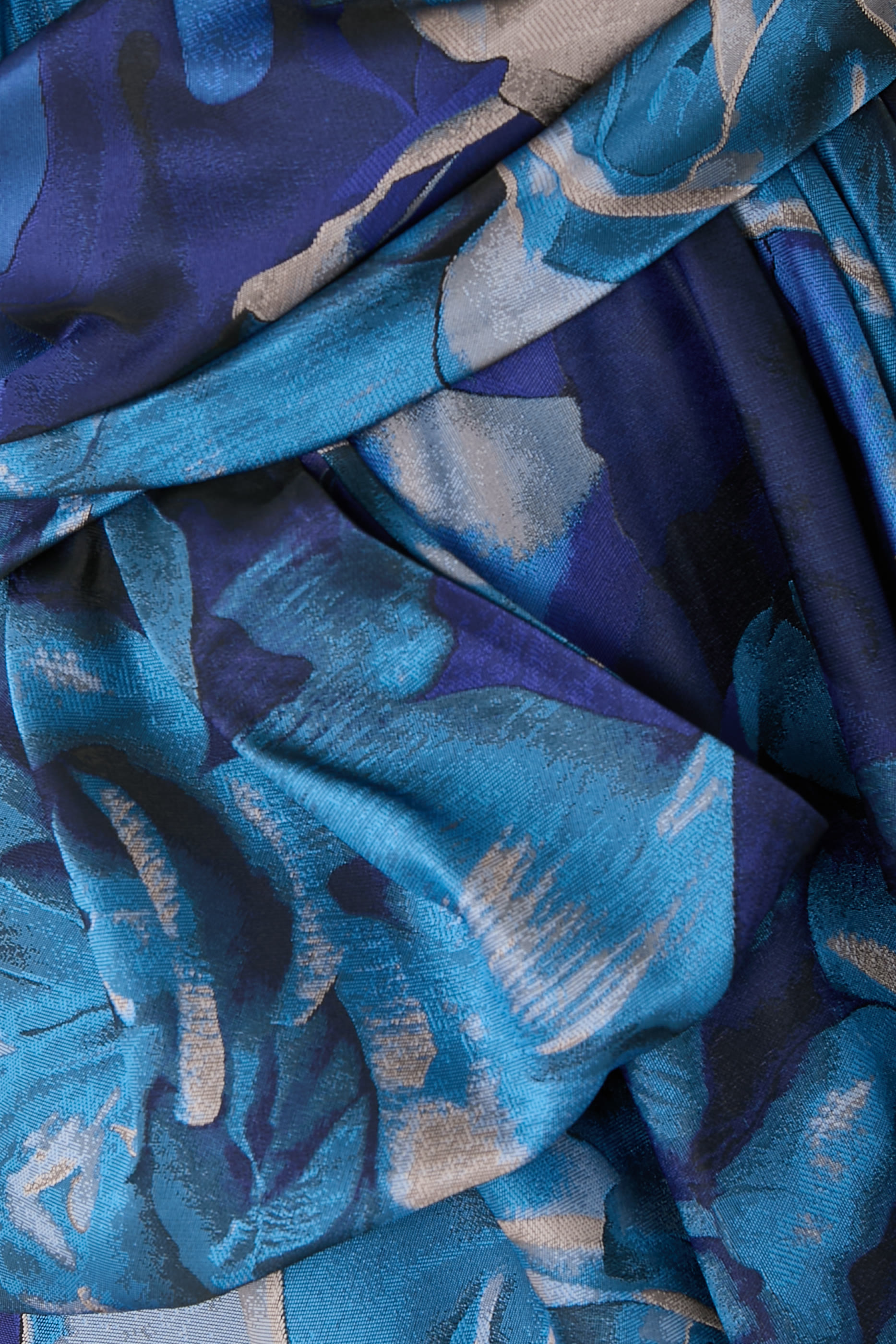 فستان سهرة بدون أكمام