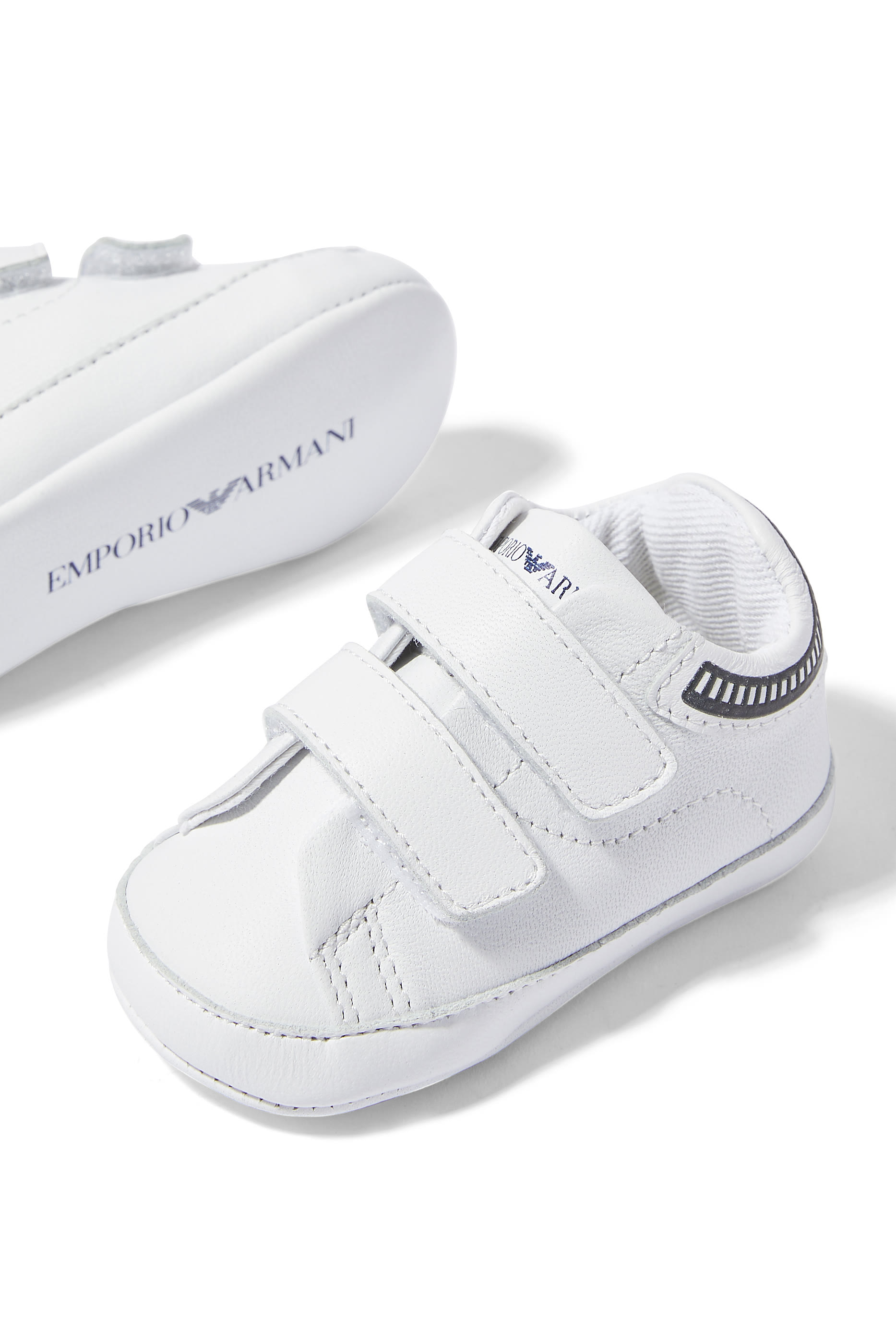 سنيكرز بشعار الماركة للأطفال