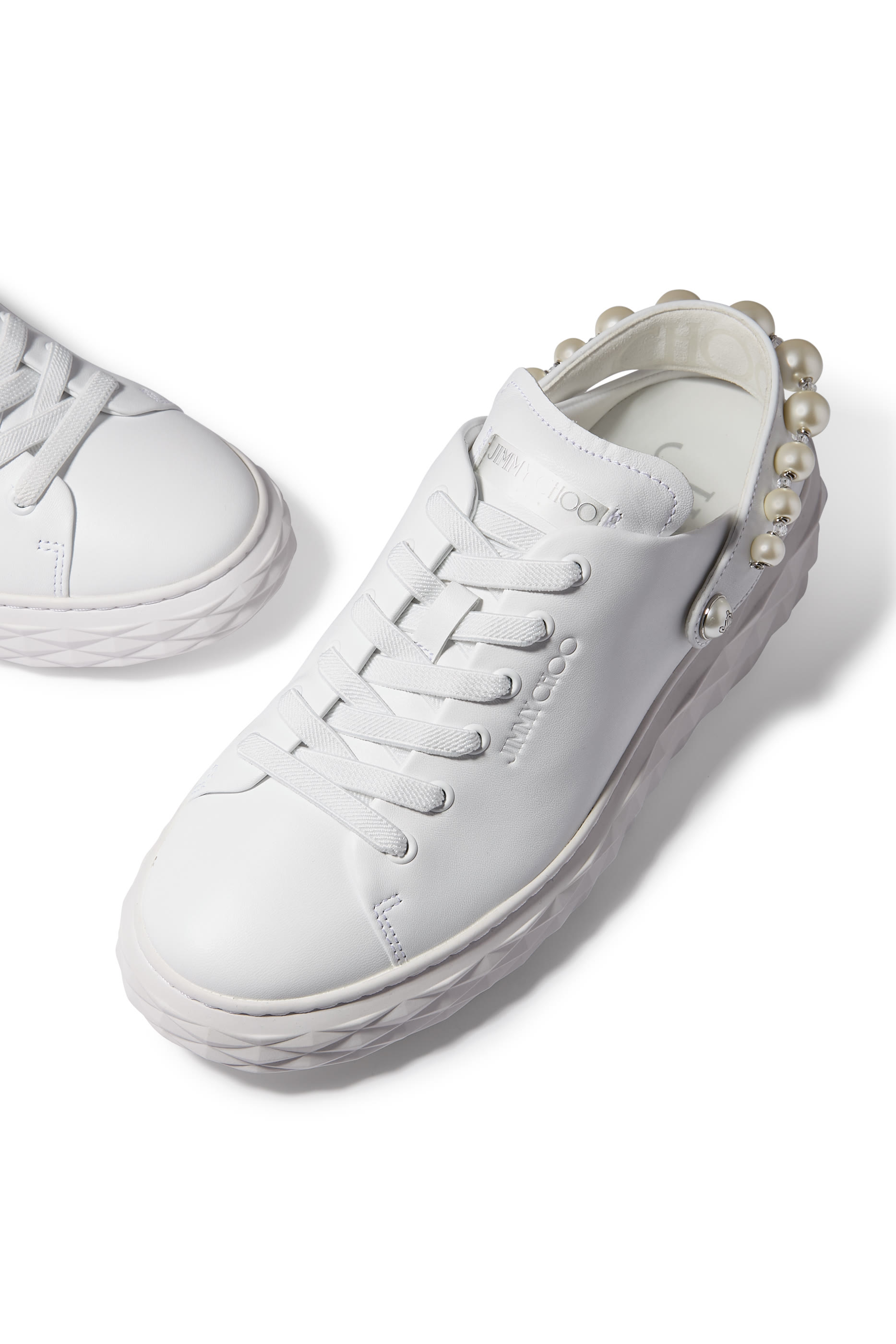 سنيكرز بتصميم معينات كبيرة سهل الارتداء مزين بلؤلؤ