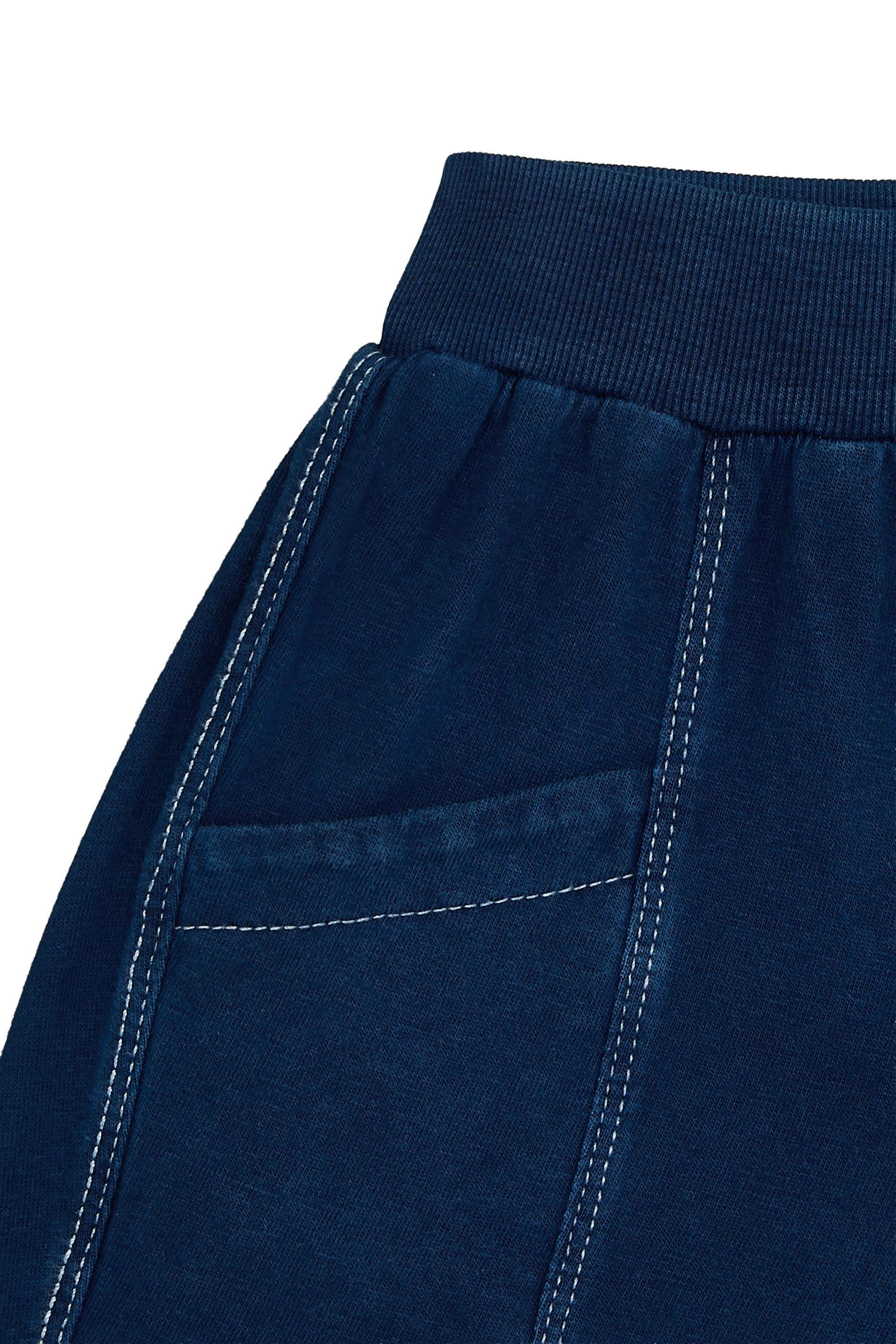 شورت بشعار الماركة للأطفال