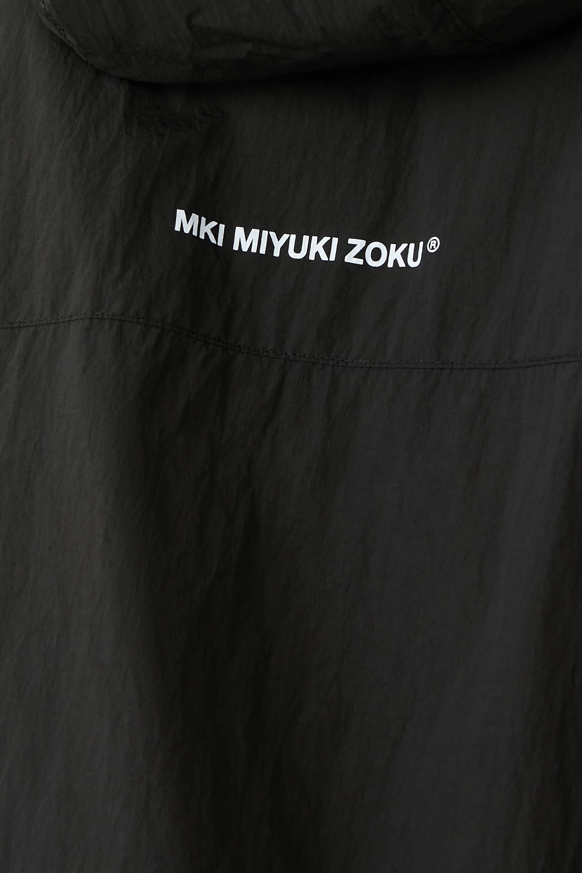 جاكيت بغطاء للراس نايلون خفيف جدا