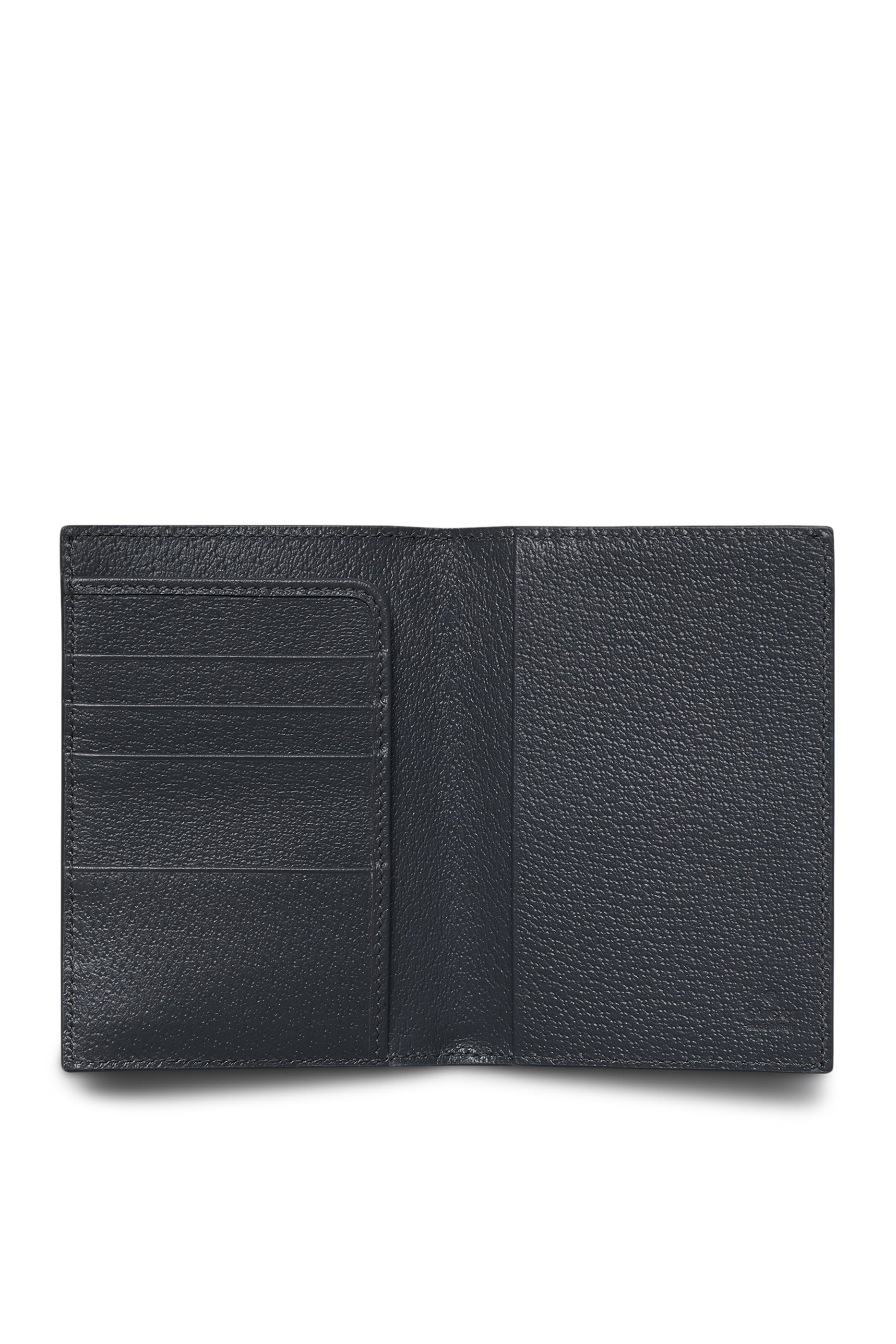 حافظة جواز سفر بنقشة حرفي شعار الماركة