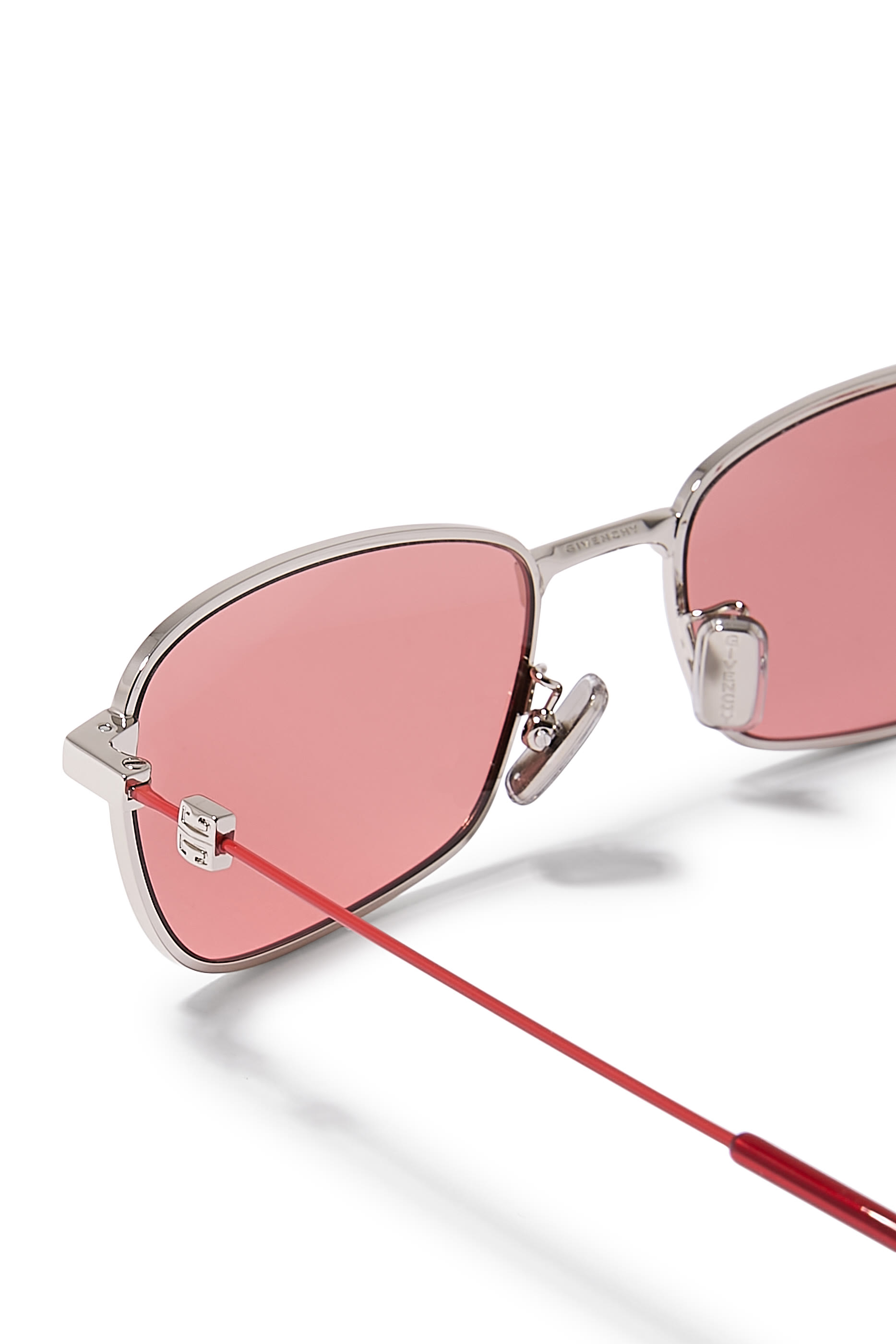 نظارة سبيد شمسية مزينة بشعار الماركة معدن