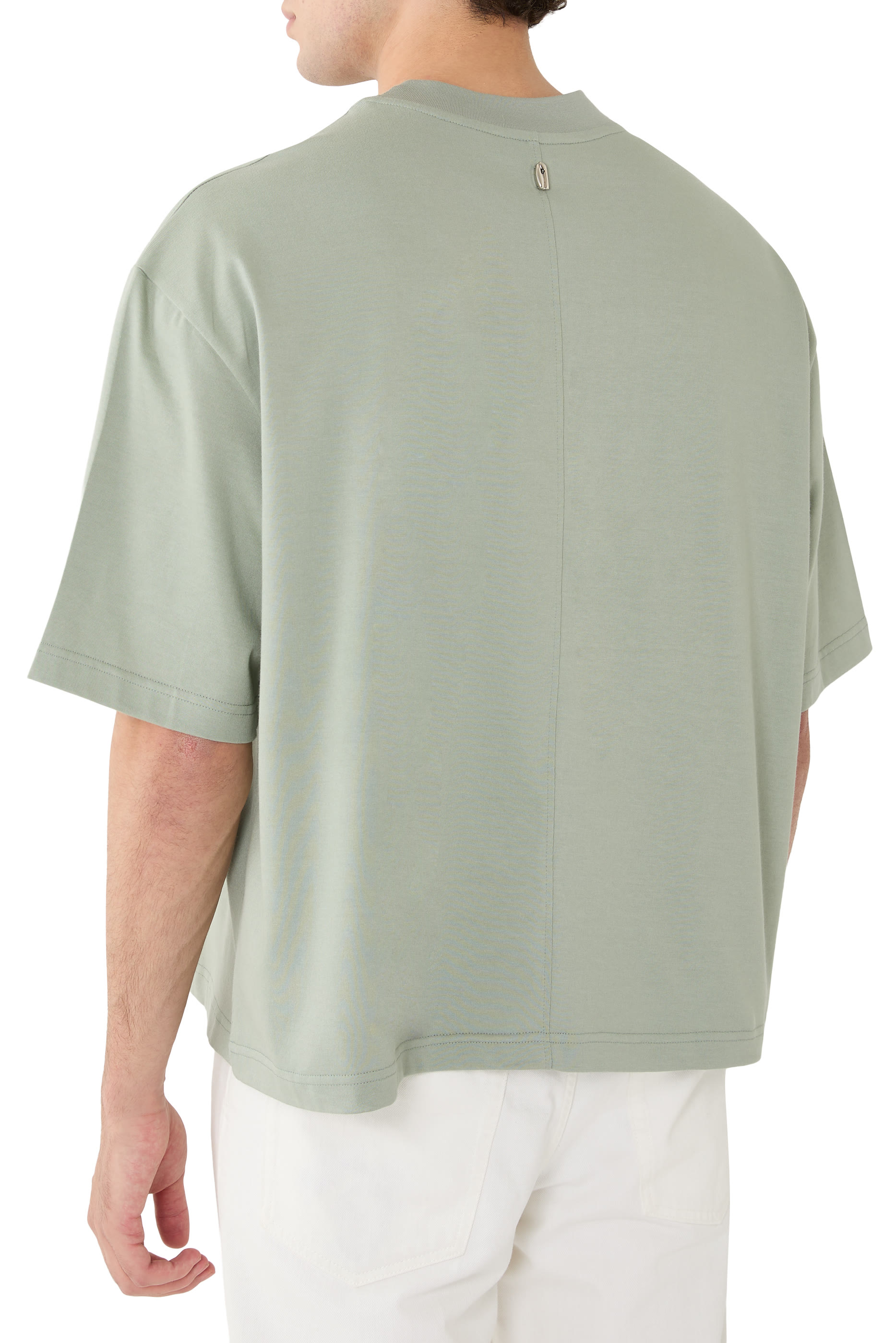 تيشيرت بياقة ضيقة