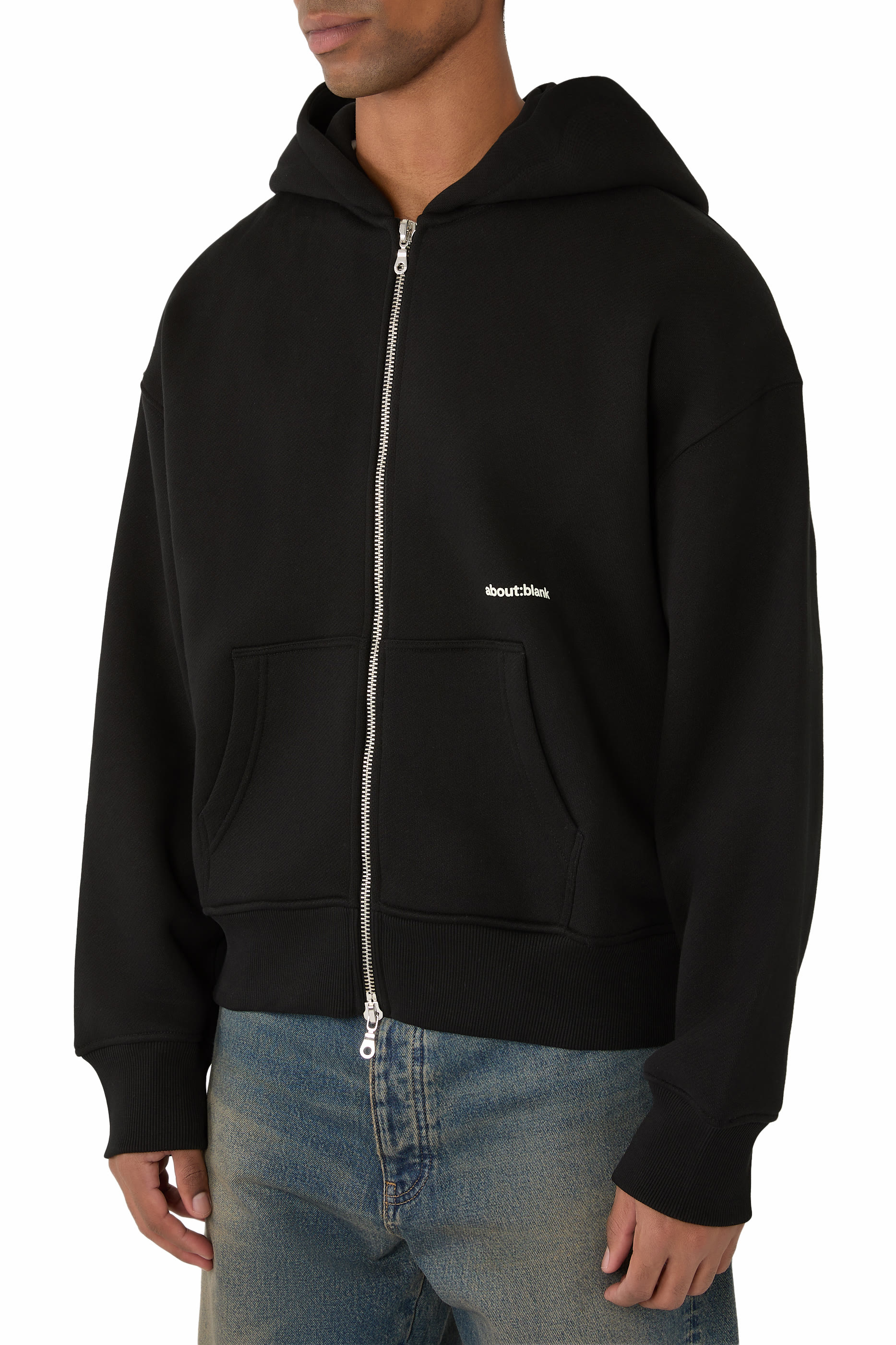 هودي بقصة مربعة بشعار الماركة وسحاب