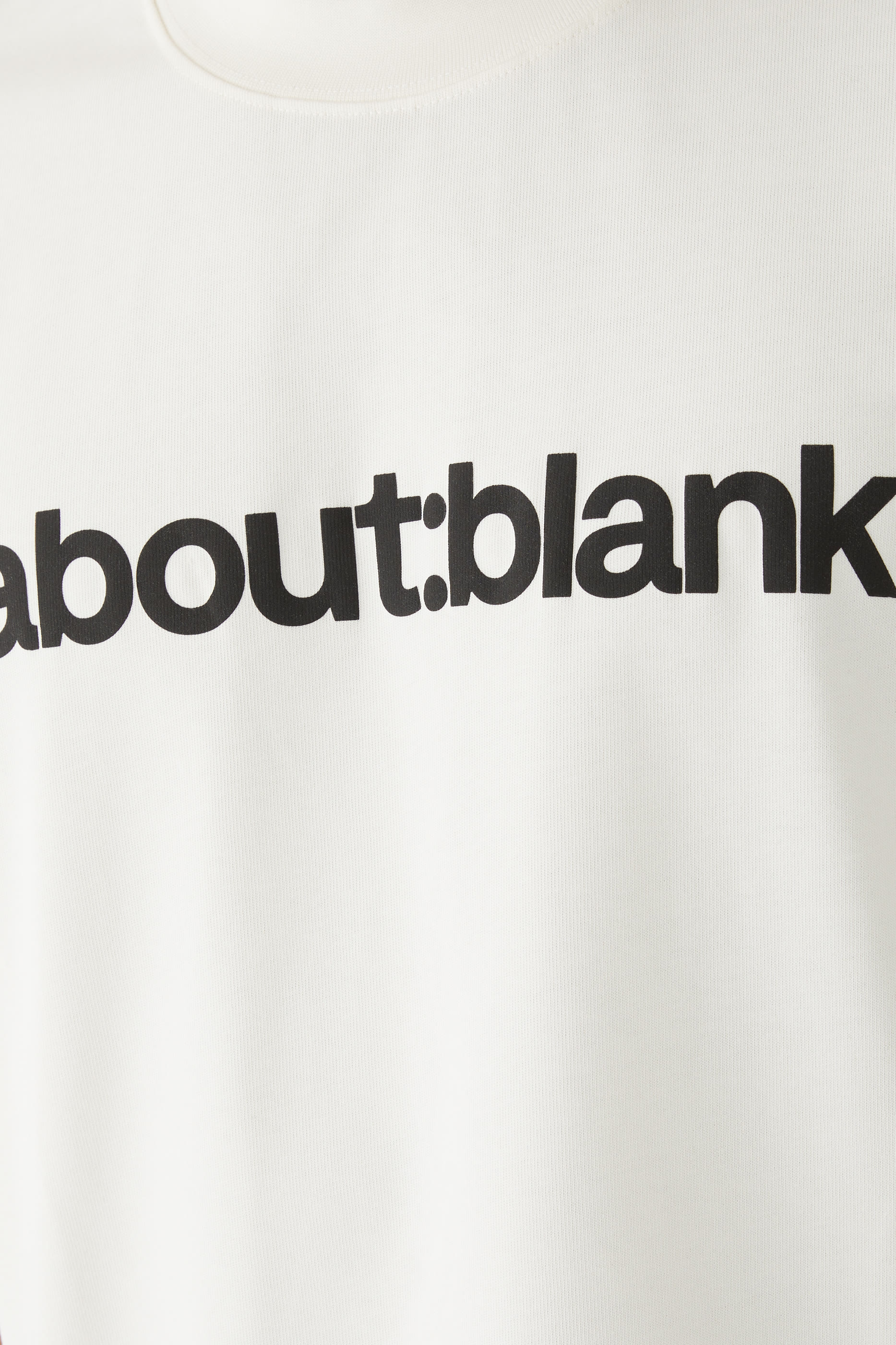 تيشيرت بلوك بياقة ضيقة