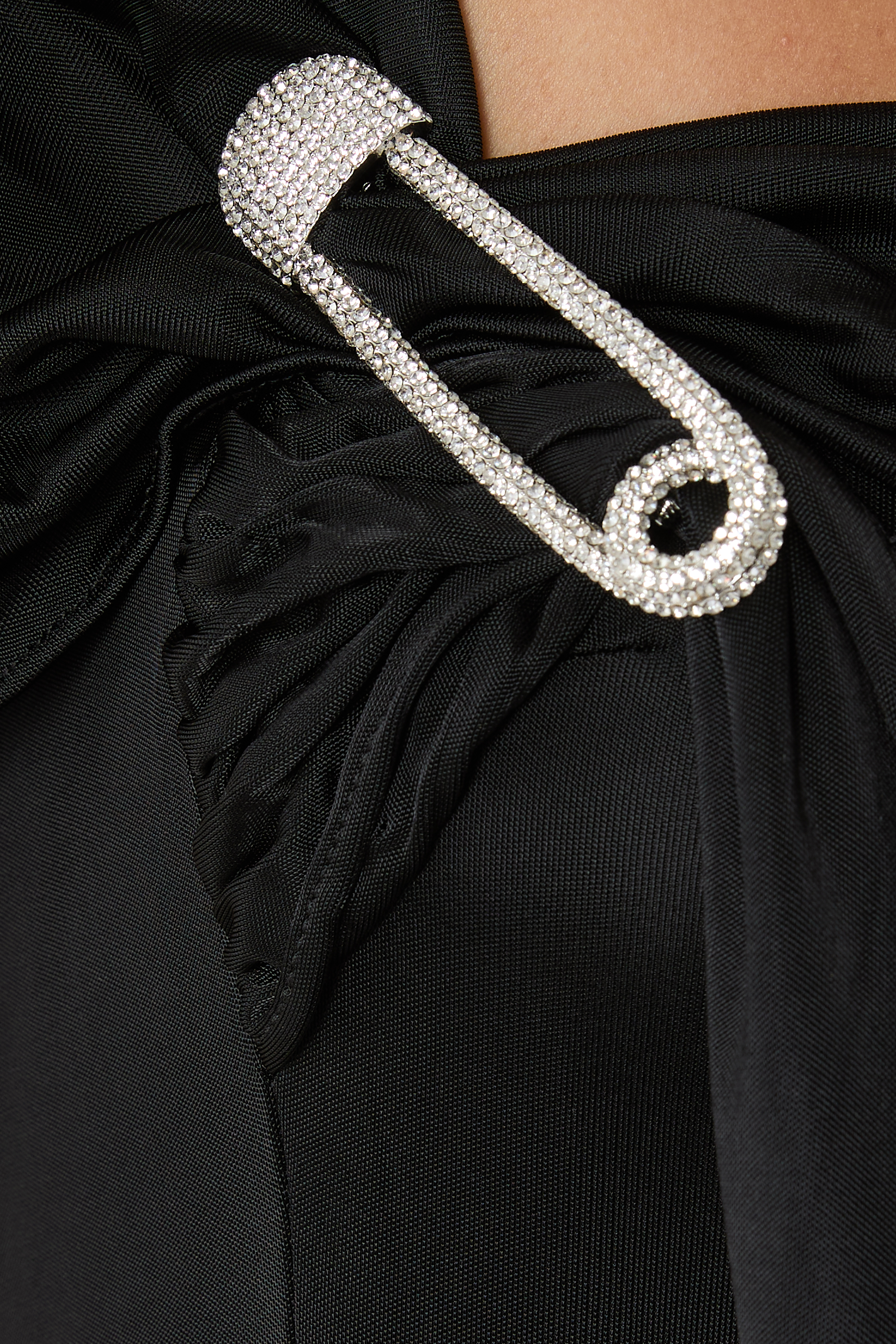 فستان أبيتو بكتف مكشوف