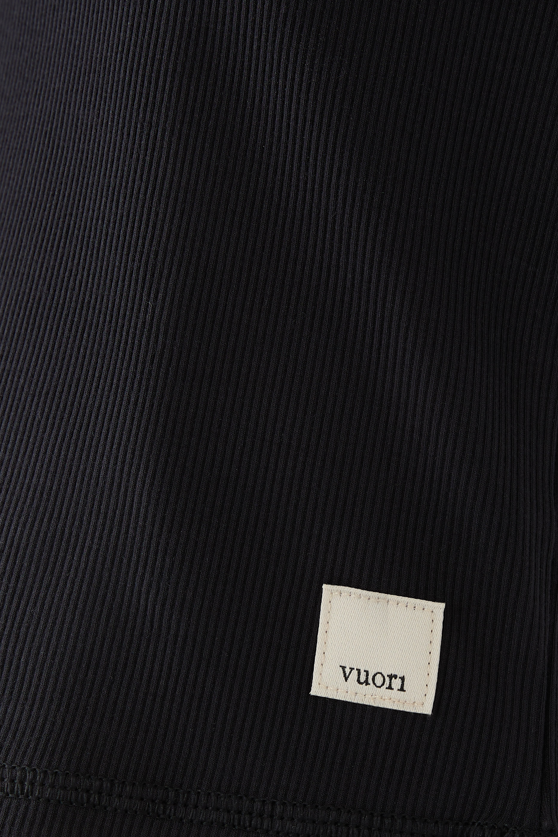 تيشيرت بوز بقصة ضيقة