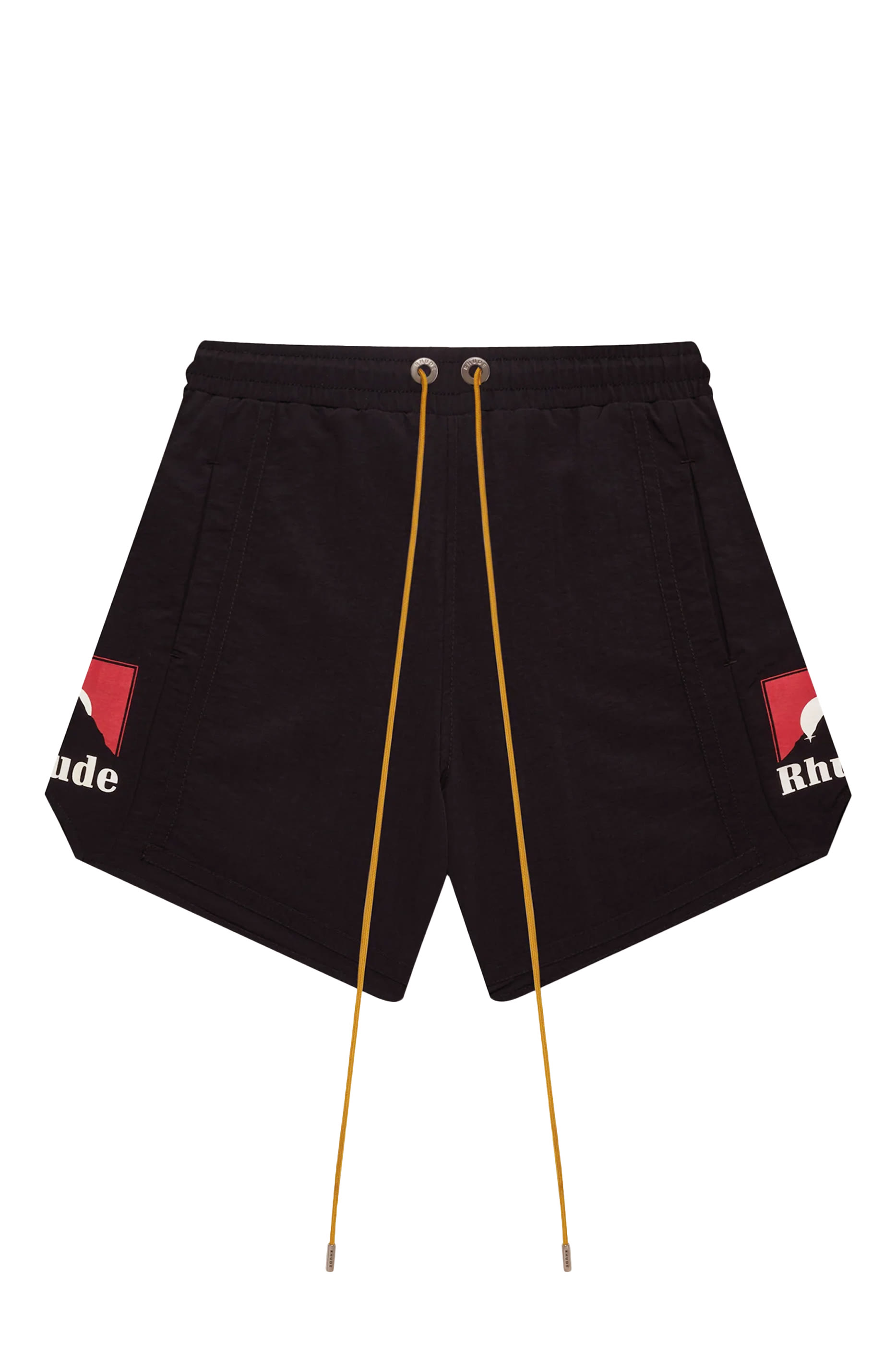 شورت بشعار الماركة