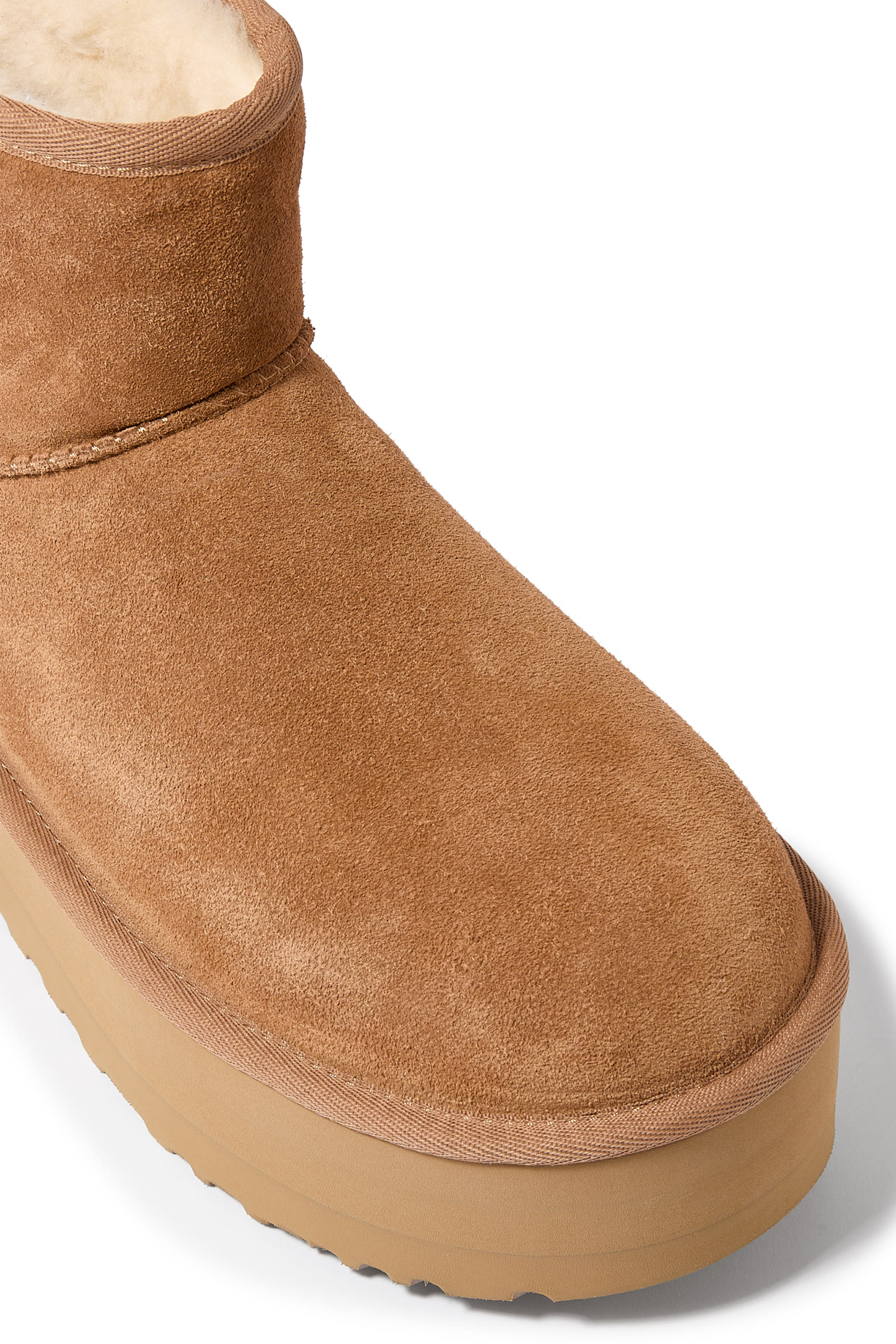 بوت كلاسيك قصير بنعل سميك