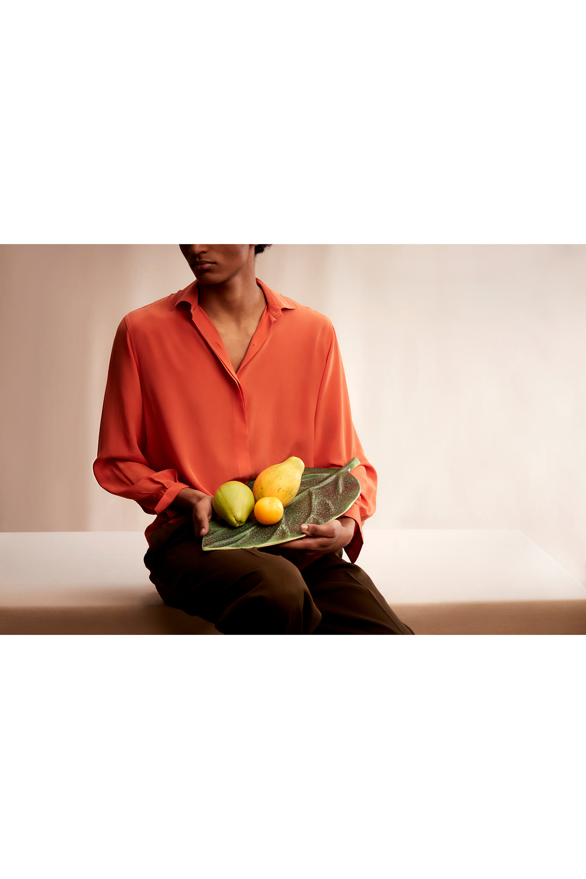 طبق سينوتيه كبير بتصميم ورقة