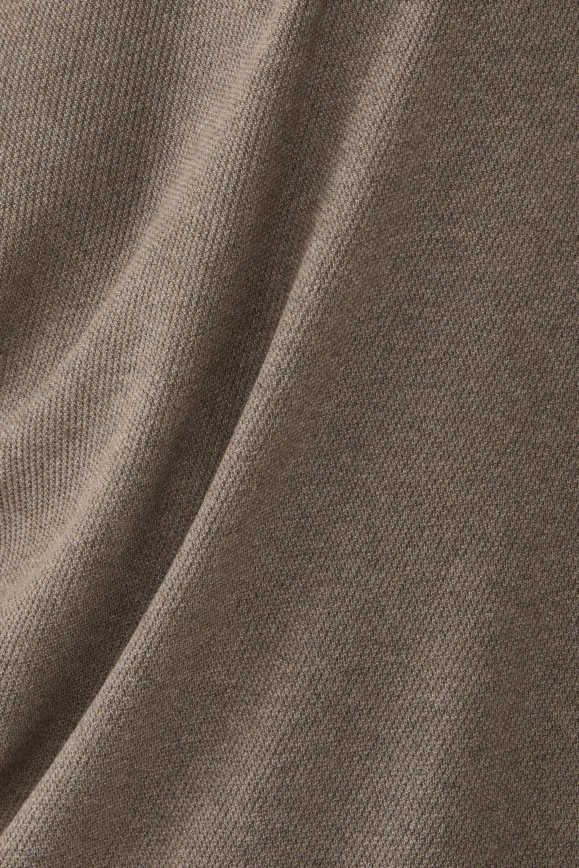 كنزة ريلاند بياقة ضيقة