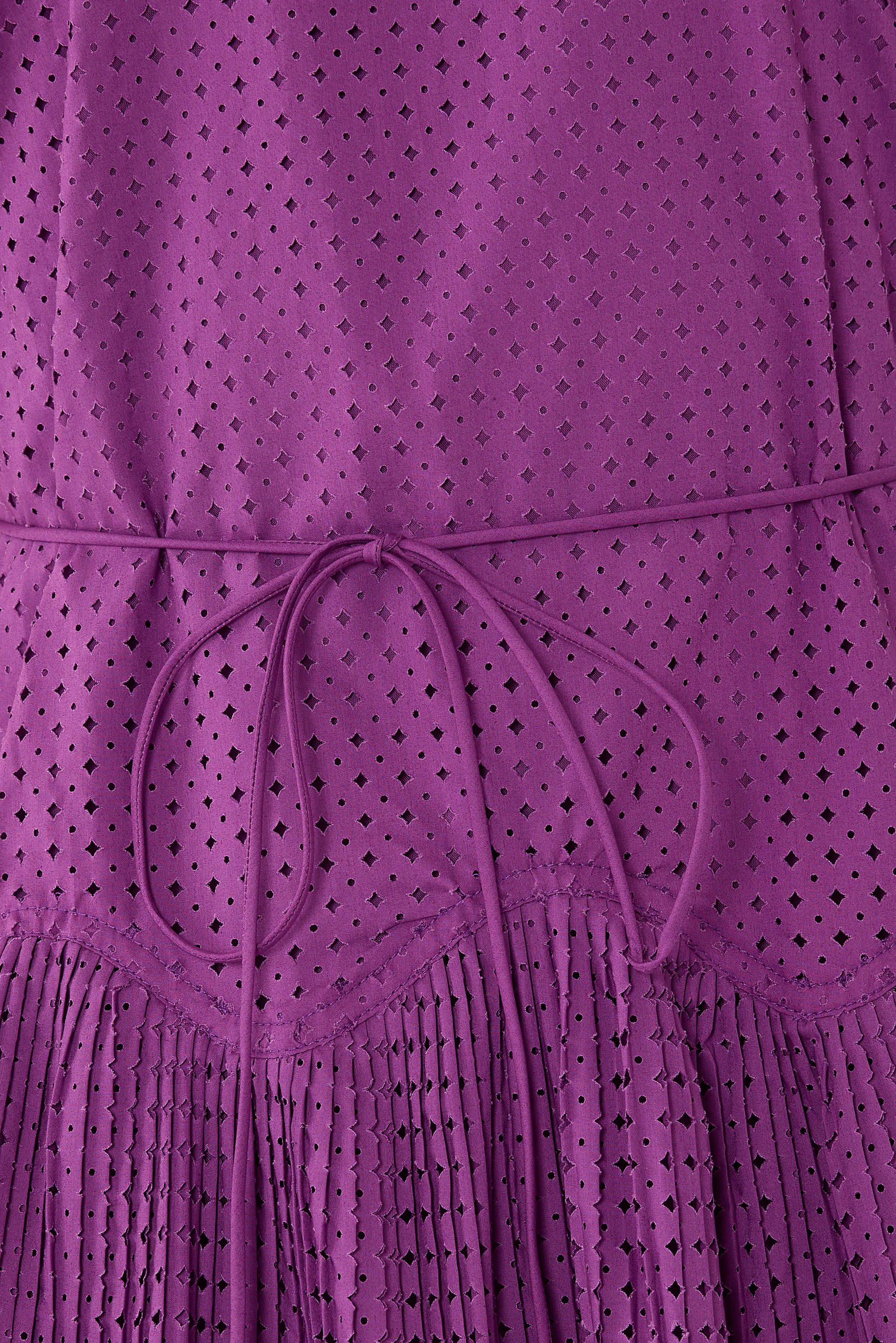 فستان سيلفان متوسط الطول بأكمام بكشكش