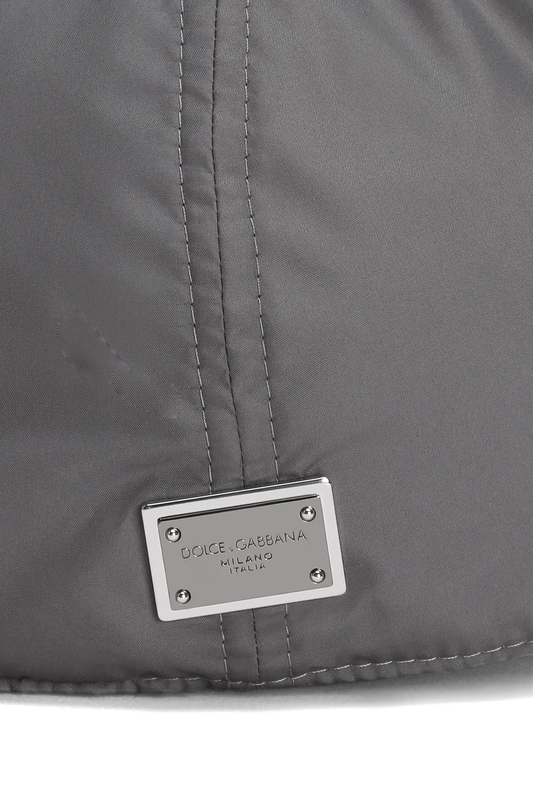 كاب بيسبول بشعار الماركة