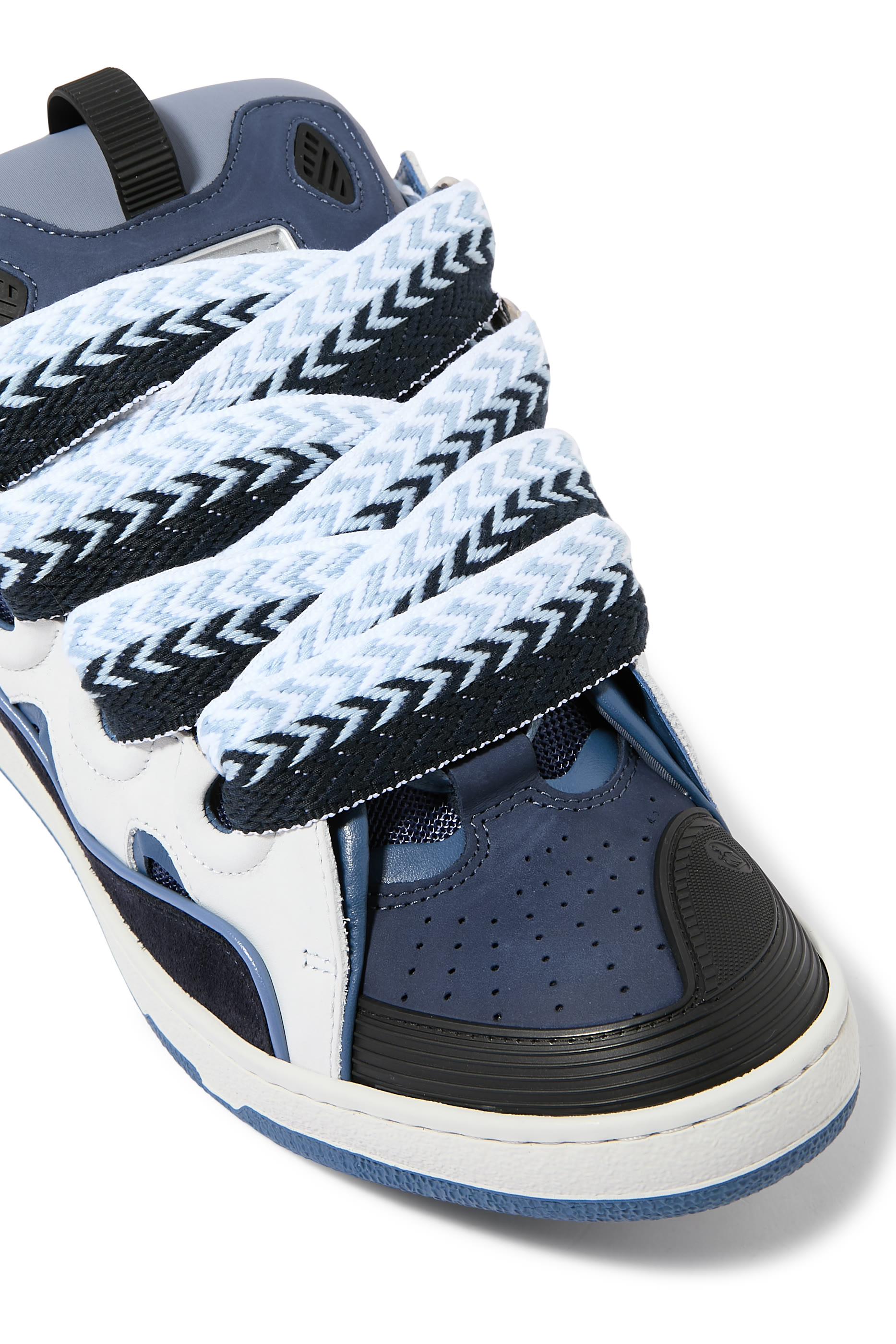 سنيكرز كيرب جلد