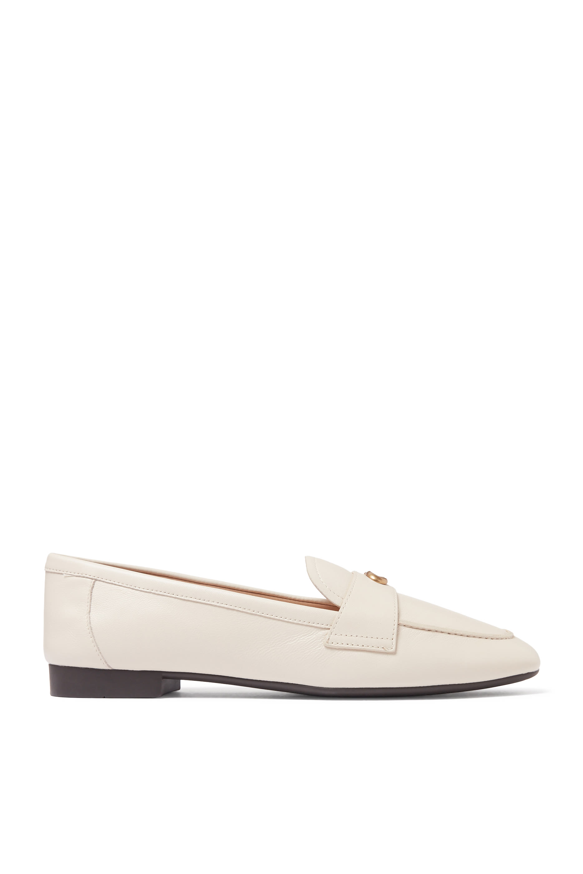 حذاء سهل الارتداء بحلية منحوتة بتصميم حرف شعار الماركة