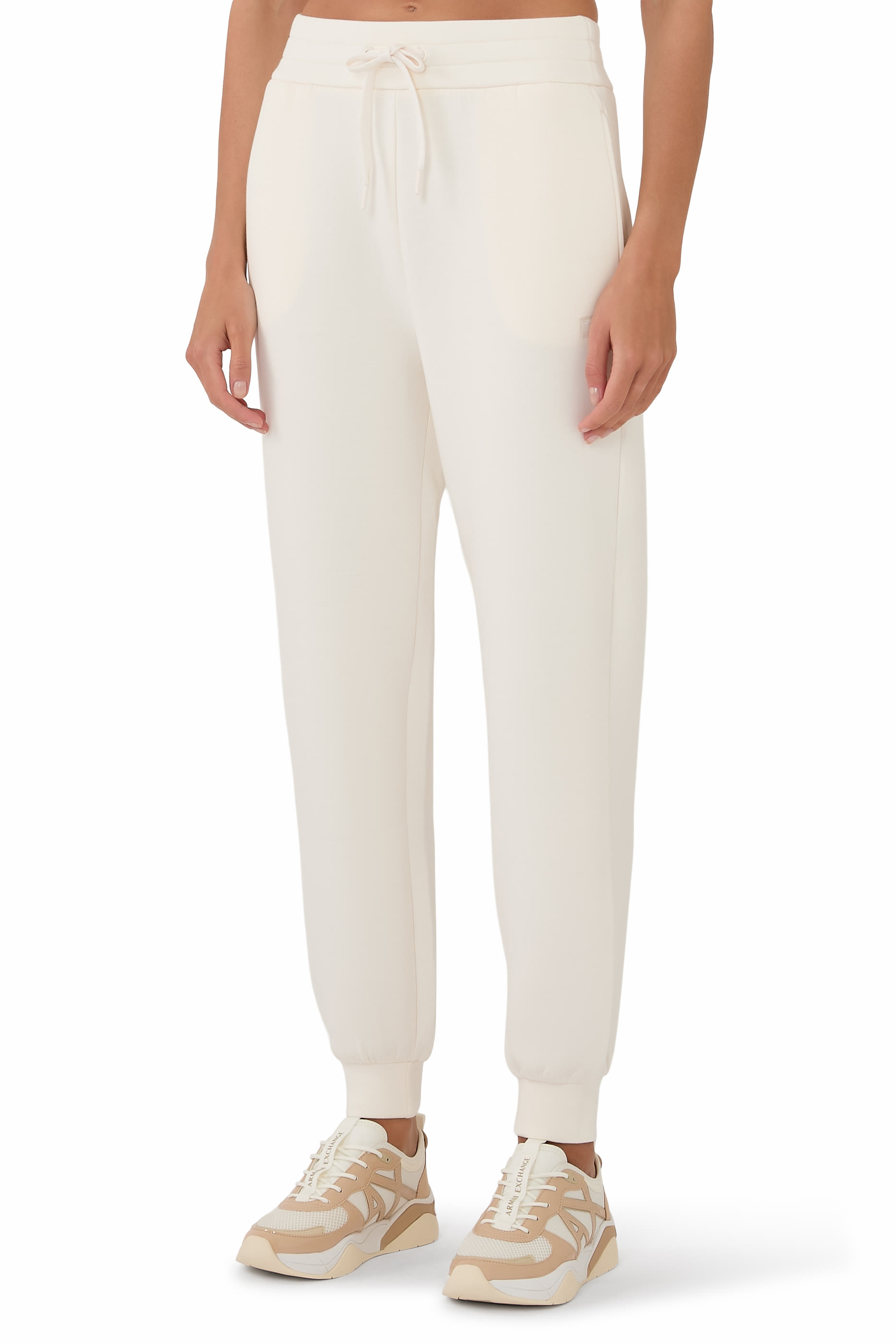 بنطال رياضي برباط تضييق وشعار الماركة