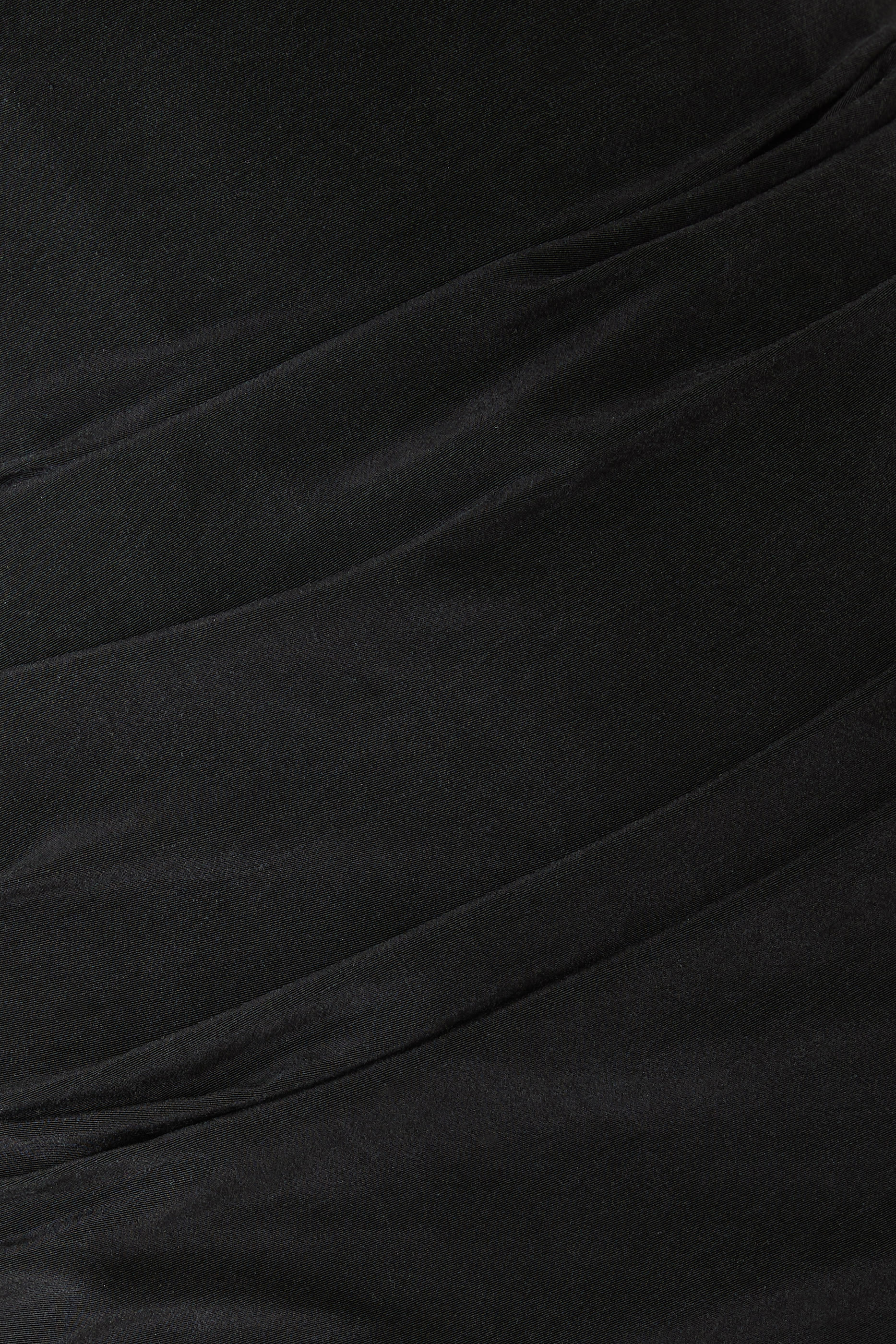 فستان متوسط الطول بنمط مشد بدانتيل عند الياقة