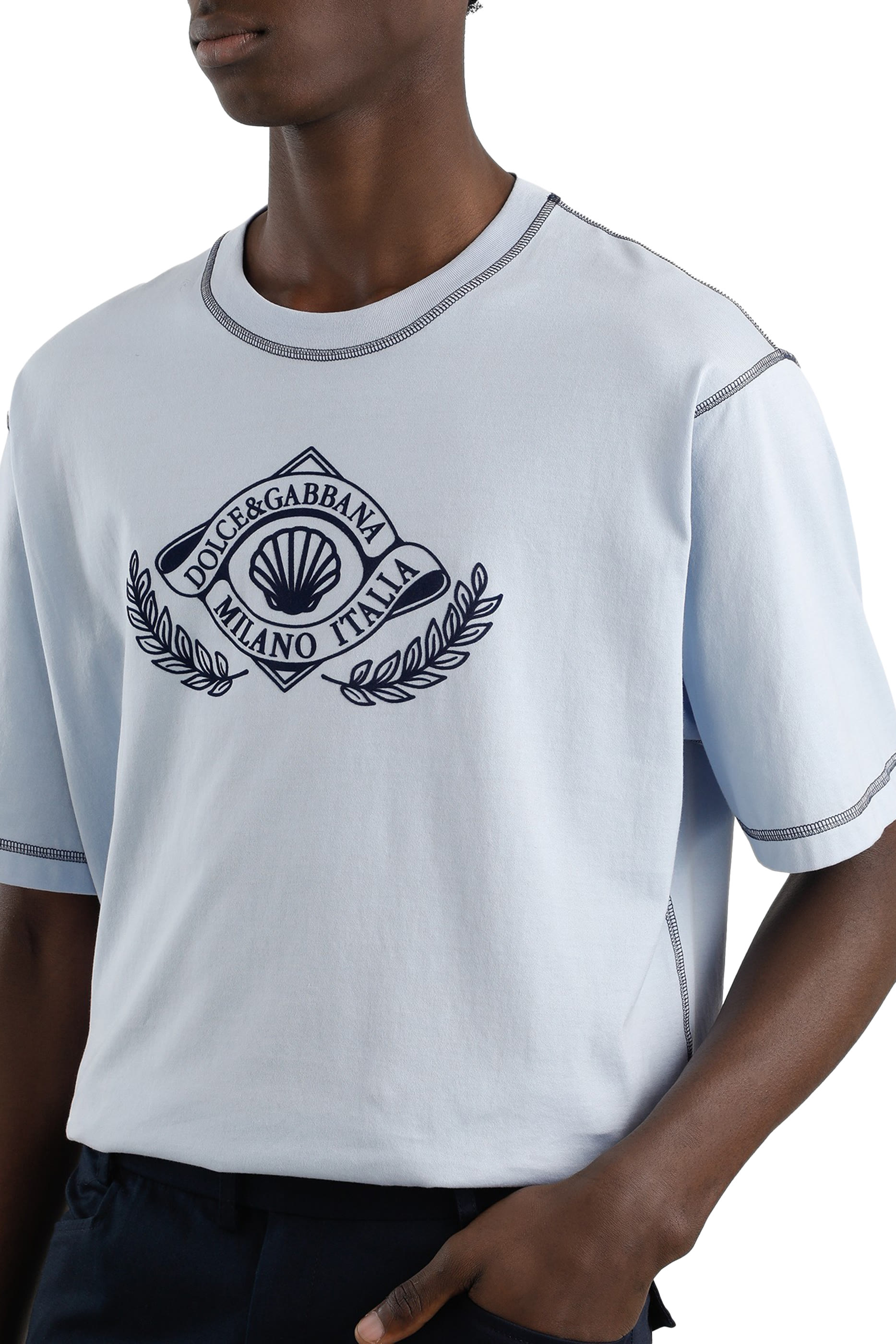 تيشيرت بطبعة حرفي شعار الماركة قطن