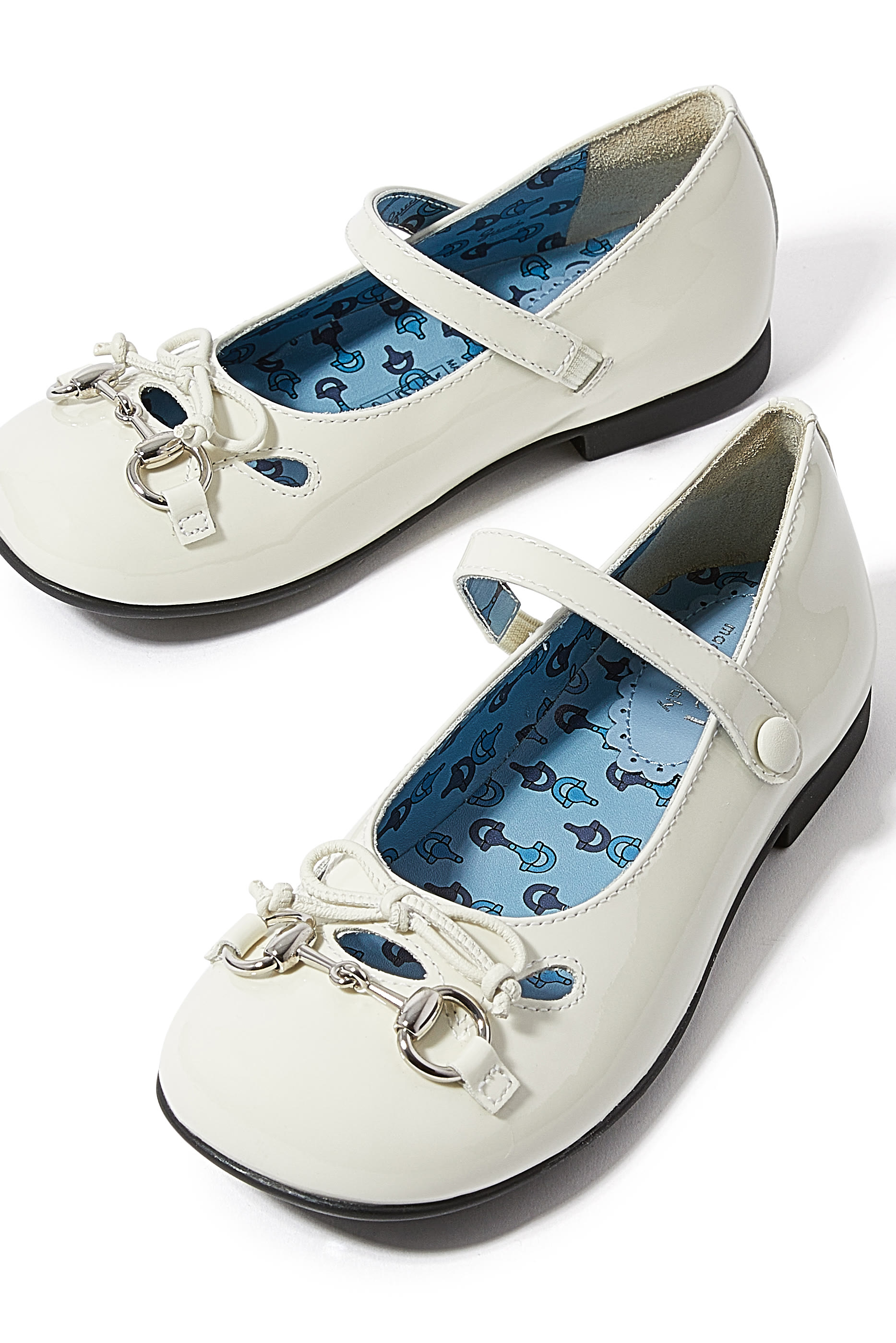 حذاء بالرينا بشعار الماركة للأطفال