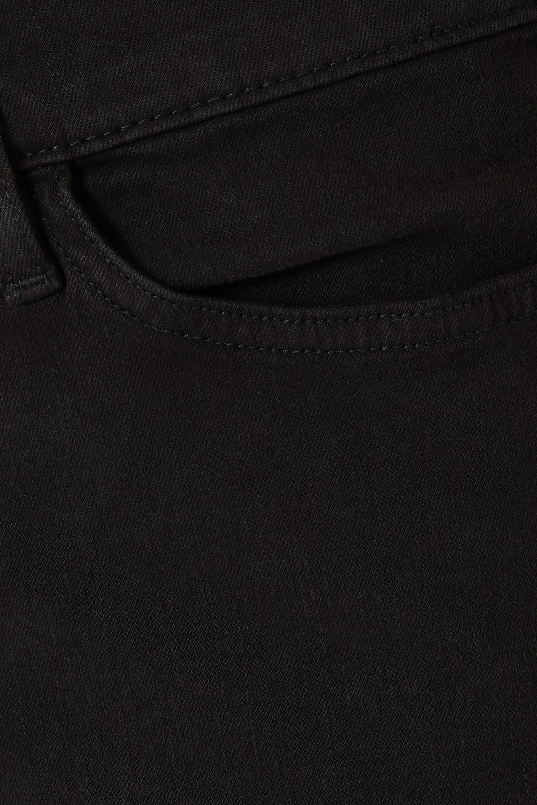 بنطال جينز بقصة ضيقة بخصر مرتفع