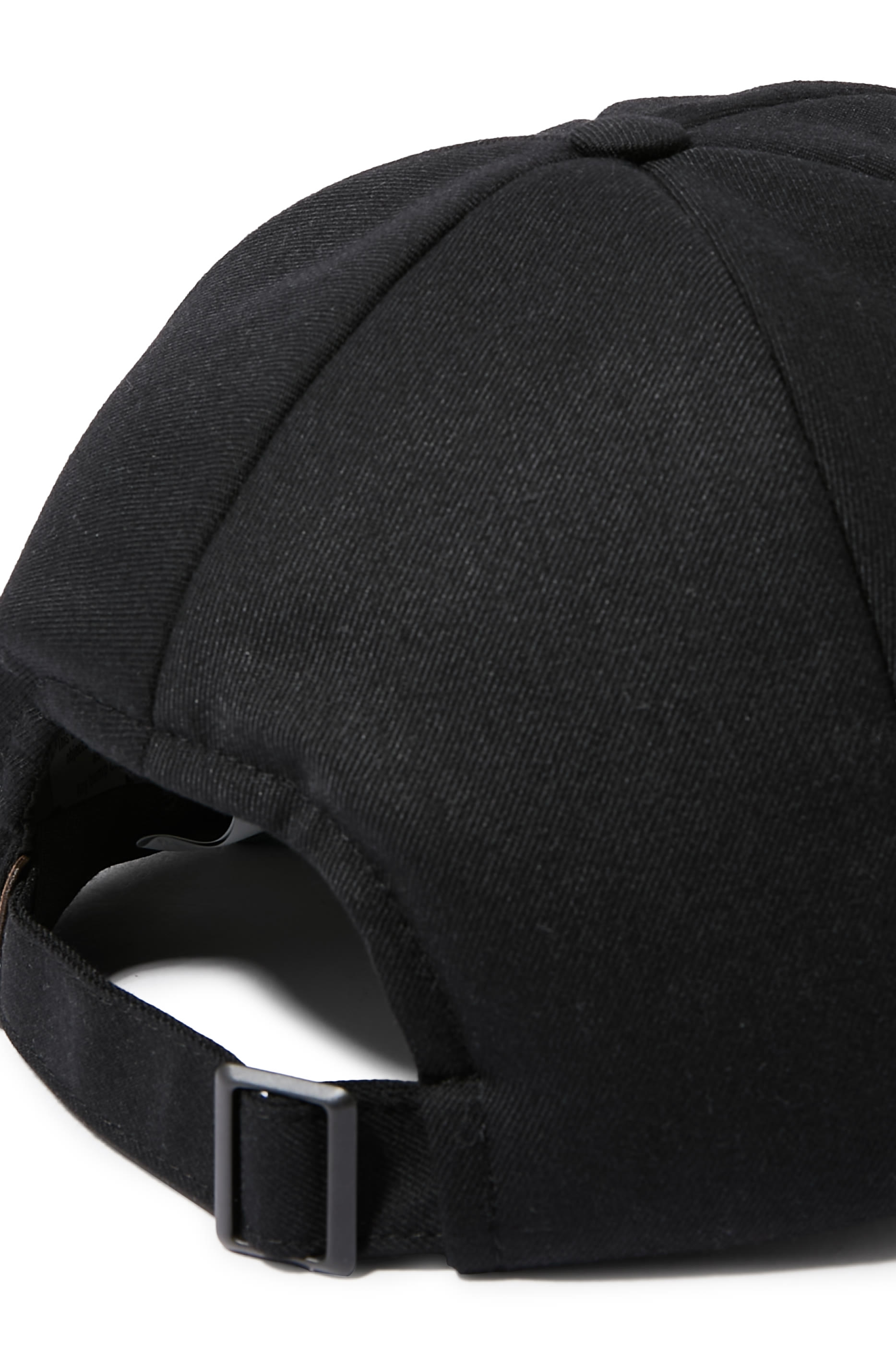 كاب X بشعار الماركة صوف