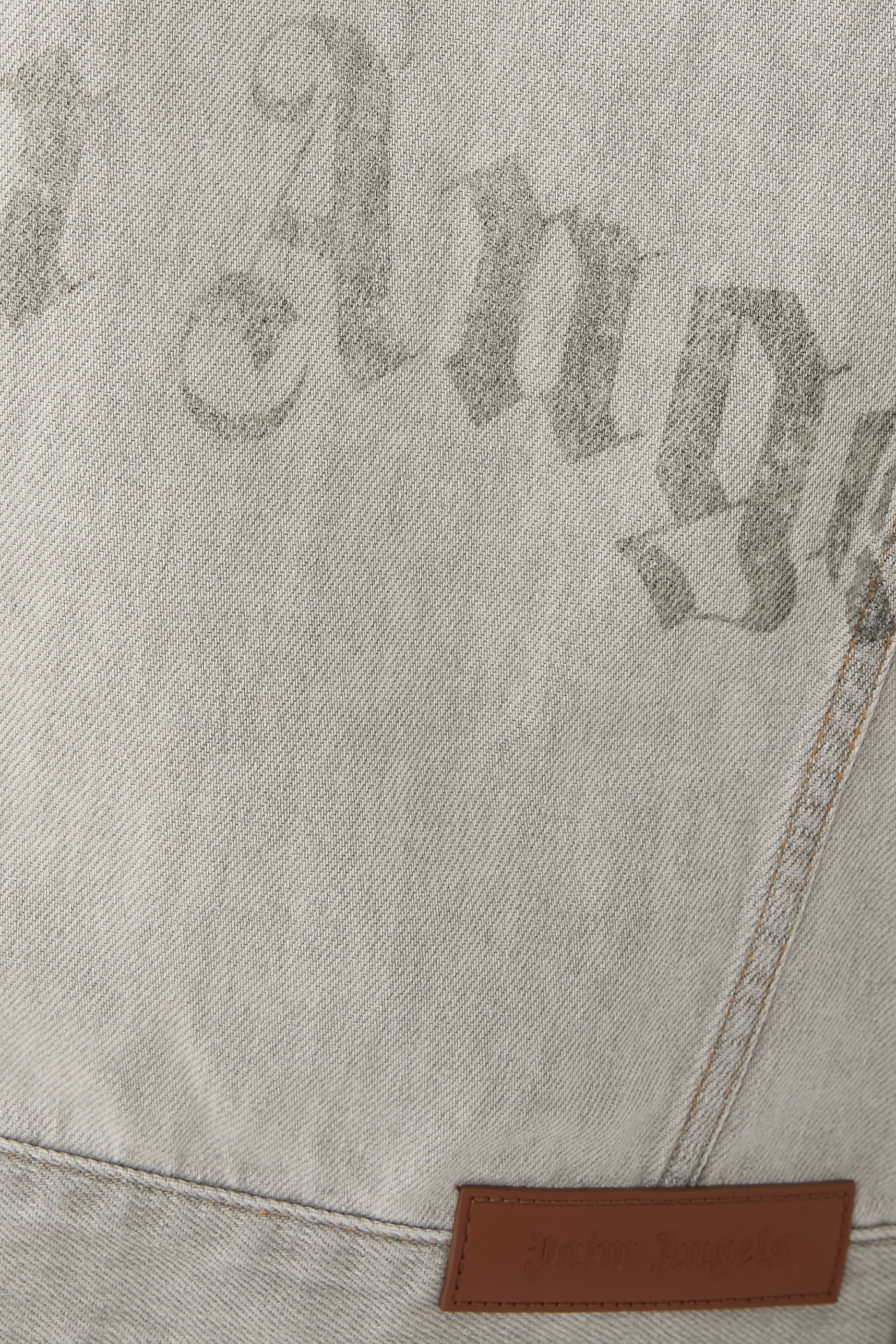 جاكيت مزين بشعار الماركة متموج دنيم