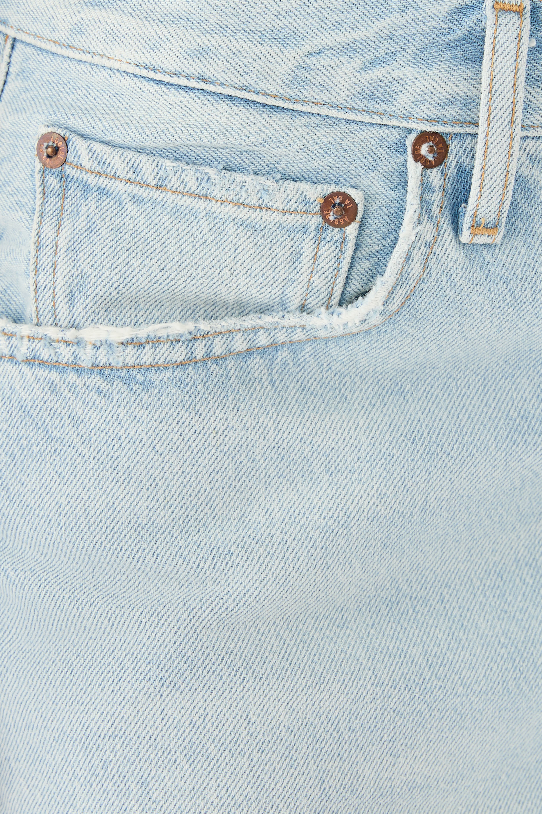 شورت بتصميم مستوحى من التسعينات