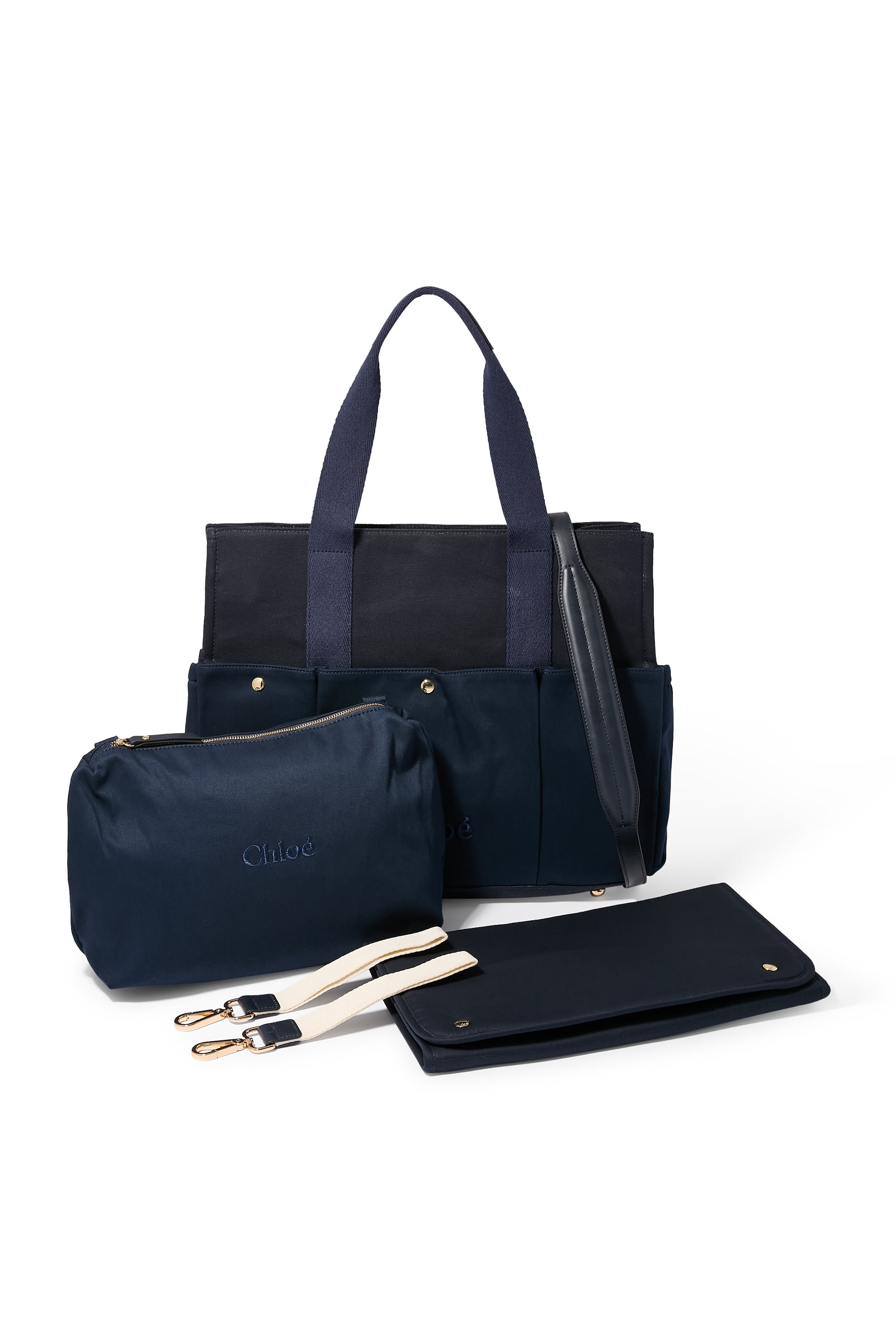  حقيبة مستلزمات أطفال مزينة بشعار الماركة