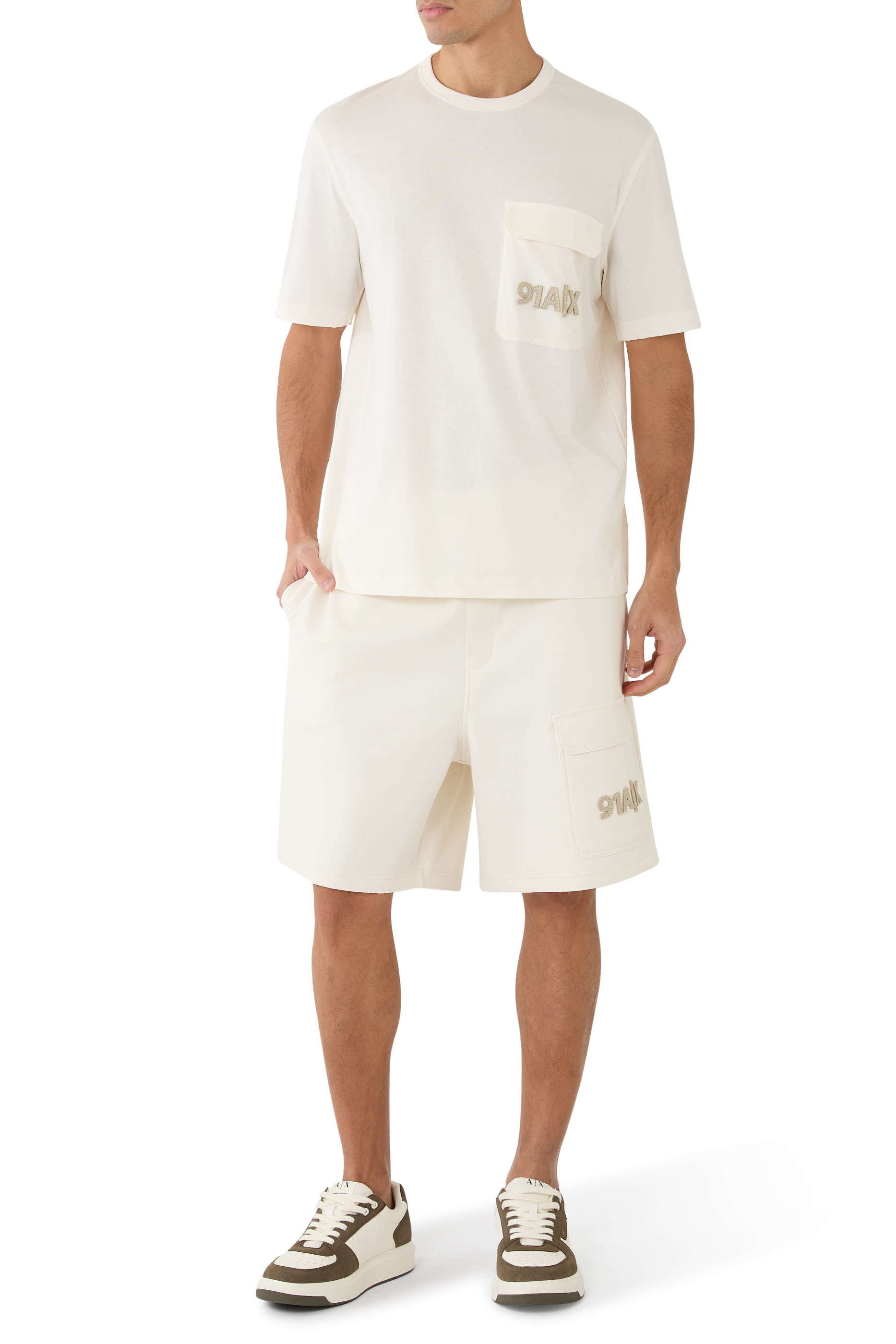 تيشيرت بشعار حرفي الماركة