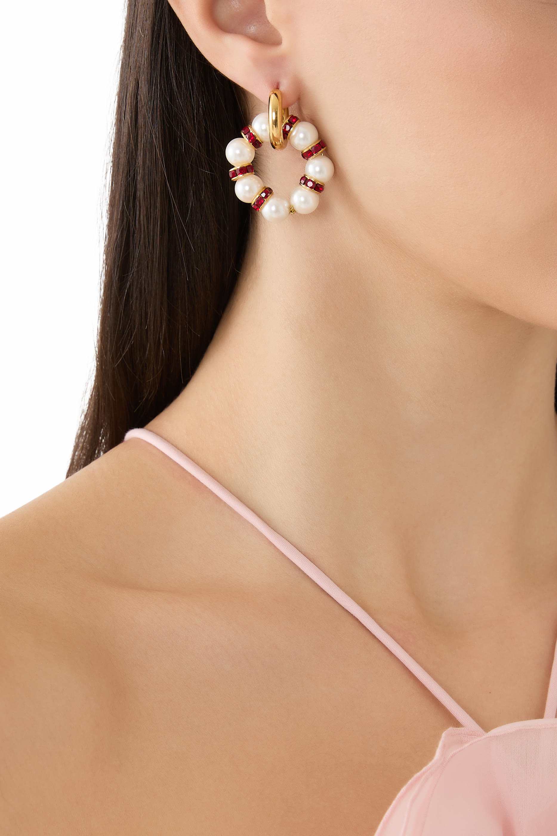 أقراط بتصميم غير متماثل مزينة بكريستال ولؤلؤ، نحاس مطلي بذهب عيار 24