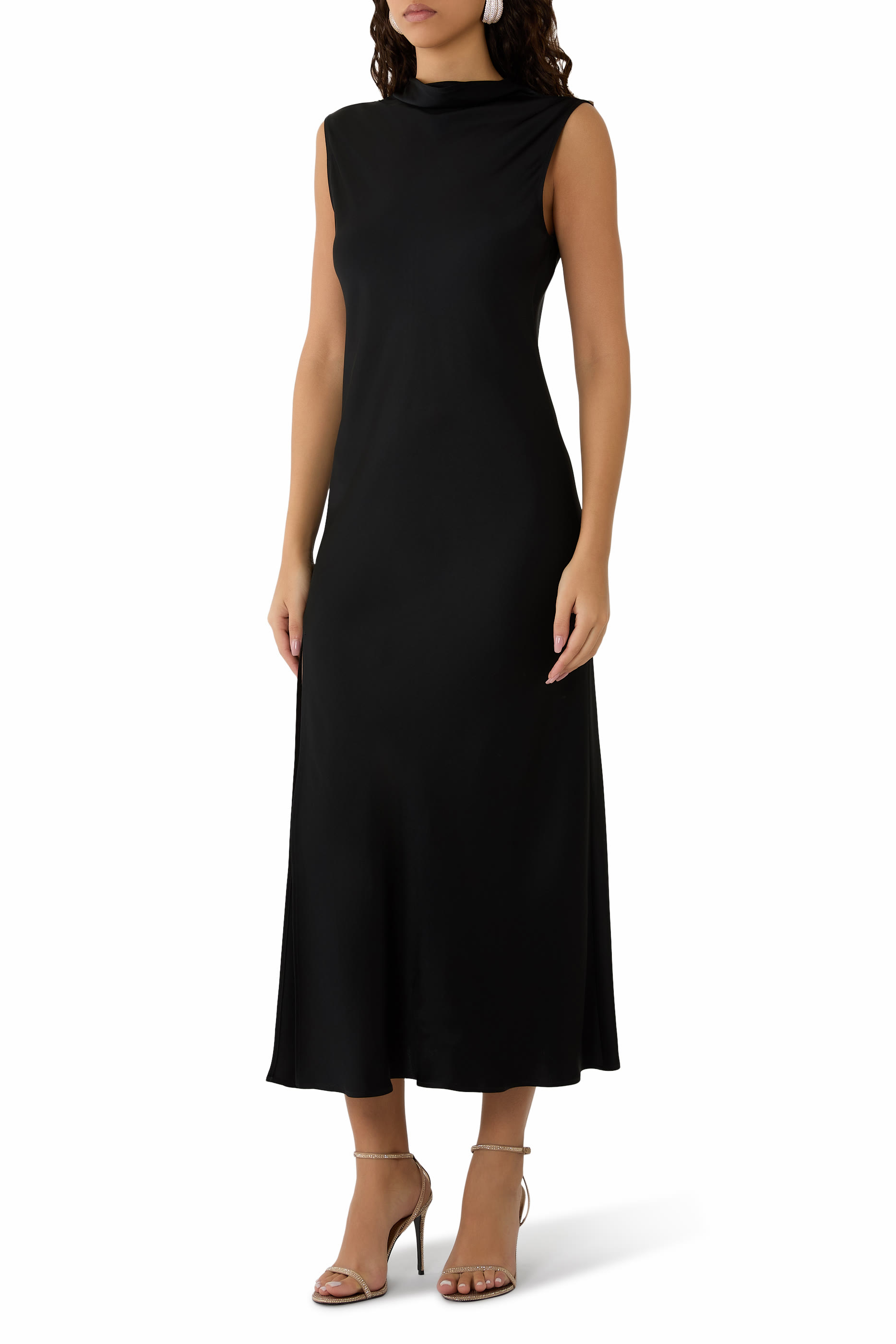 فستان بياقة درابيه بلا أكمام ساتان