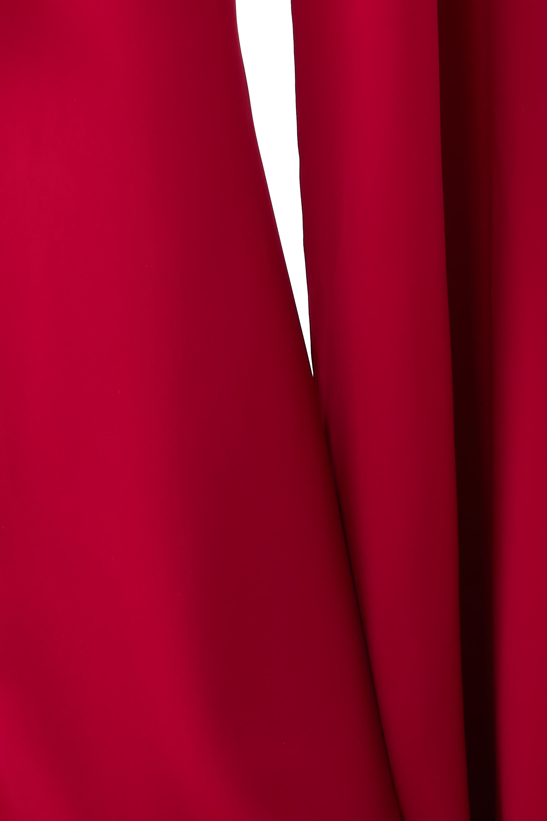 فستان سهرة بلا أكمام وبكاب