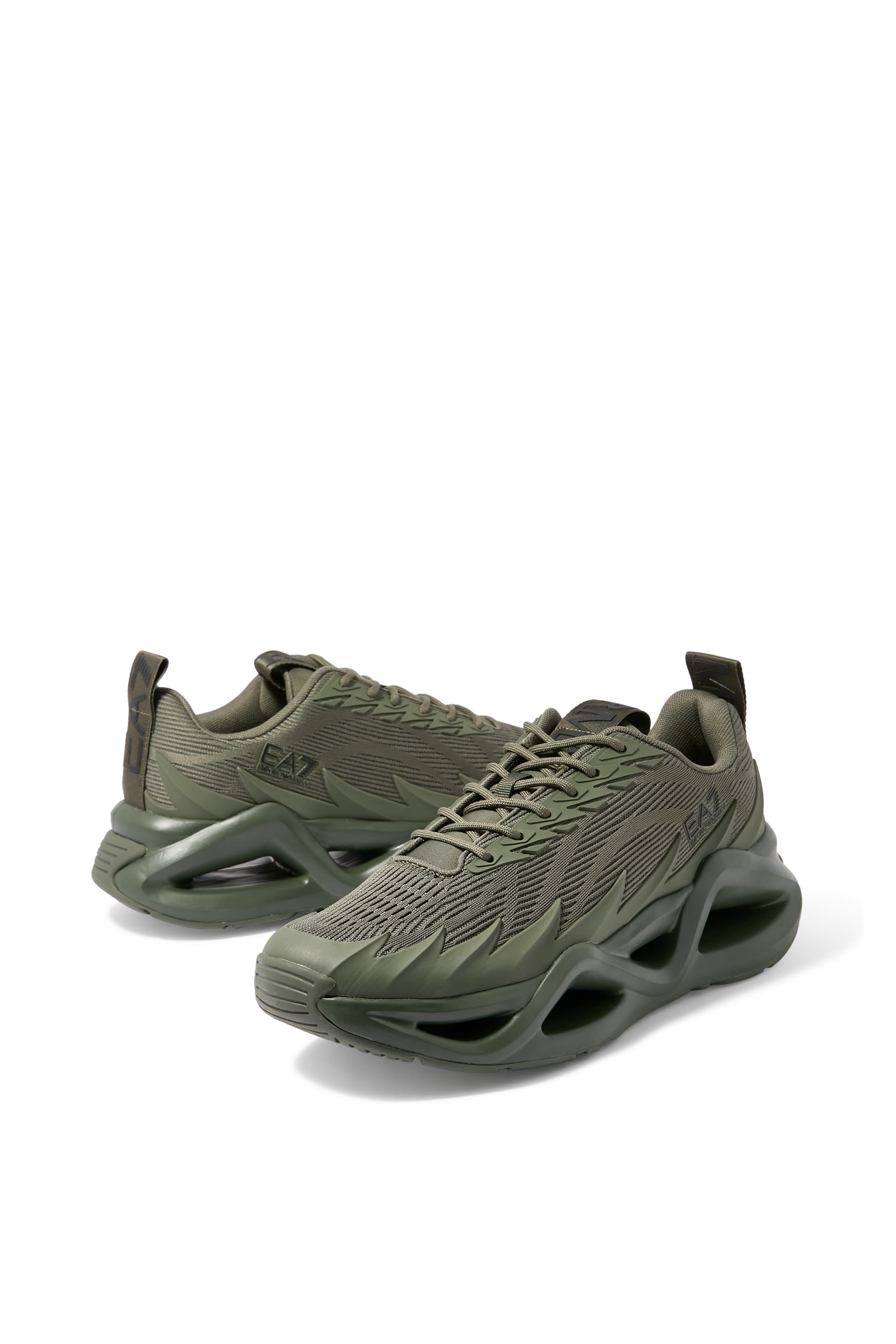 سنيكرز إنفينيتي بتصميم قفص وشعار الماركة