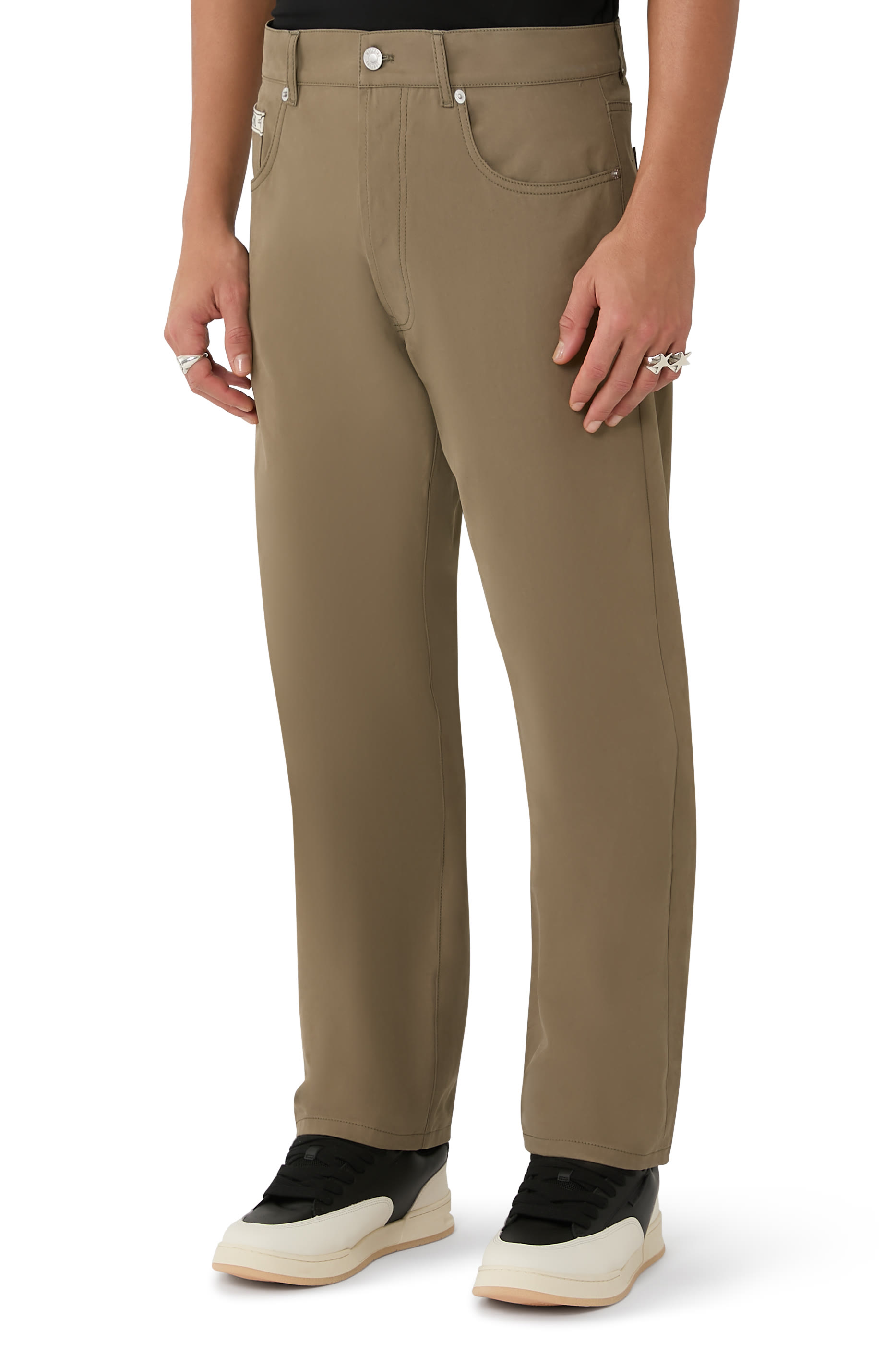 بنطال بقصة ساق مستقيمة