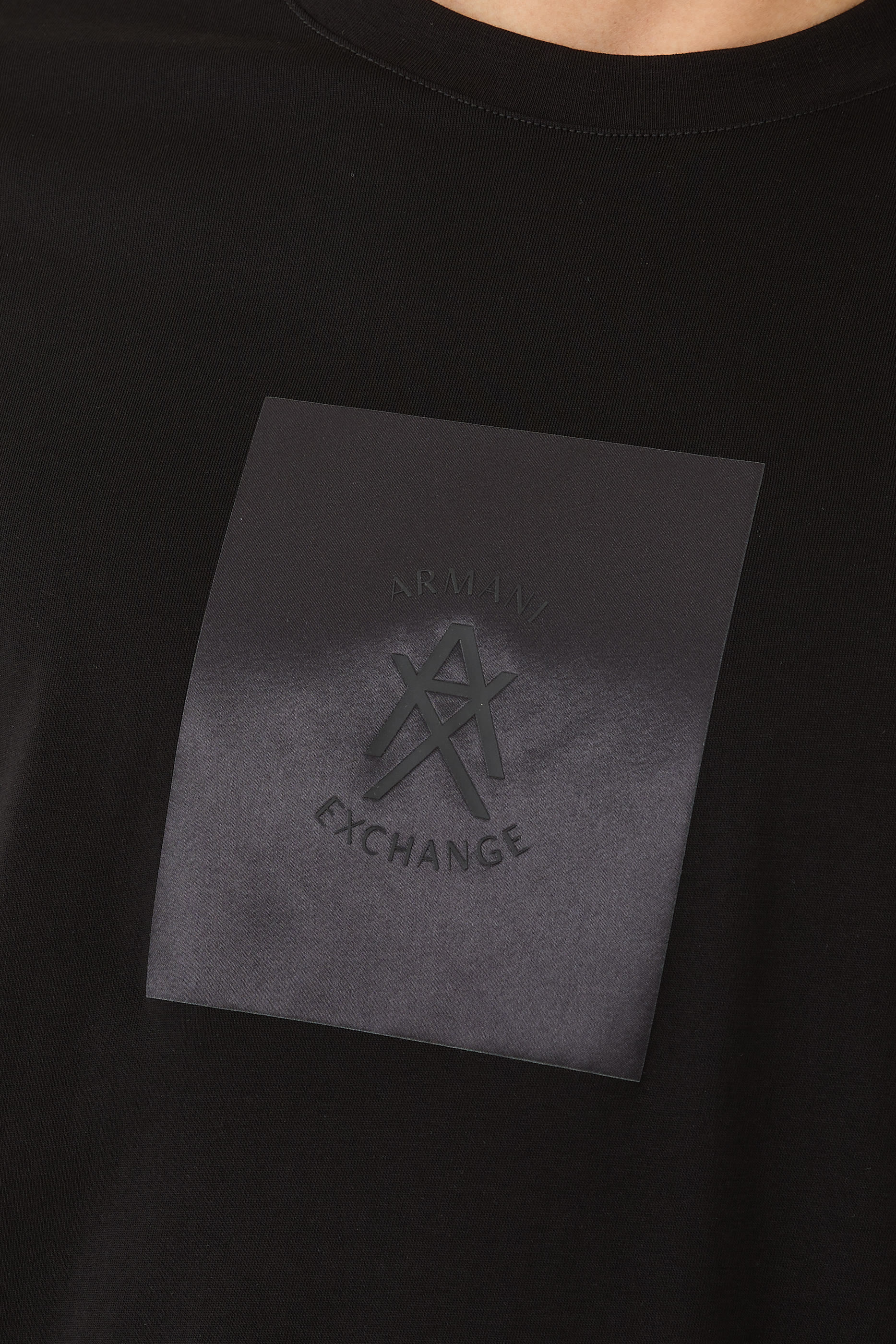 تيشيرت بشعار الماركة