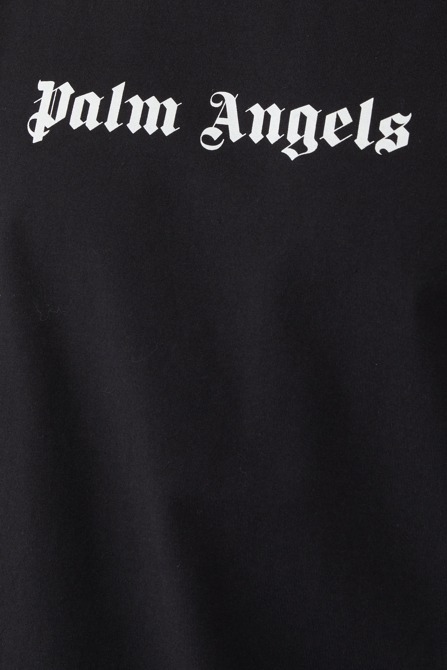 تيشيرت بقصة ضيقة كلاسيكية وشعار الماركة