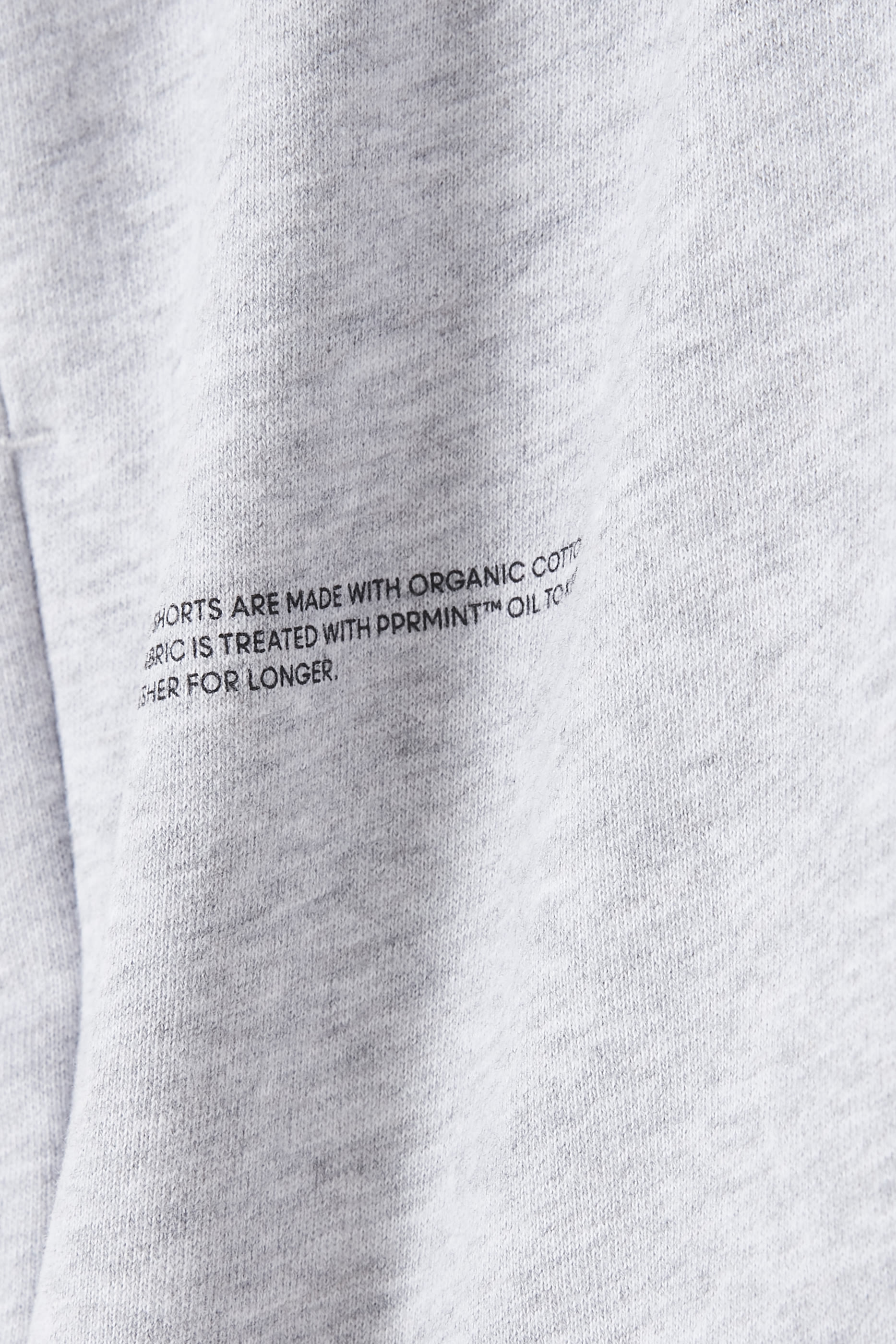 شورت رياضي 365 بشعار الماكة طويل