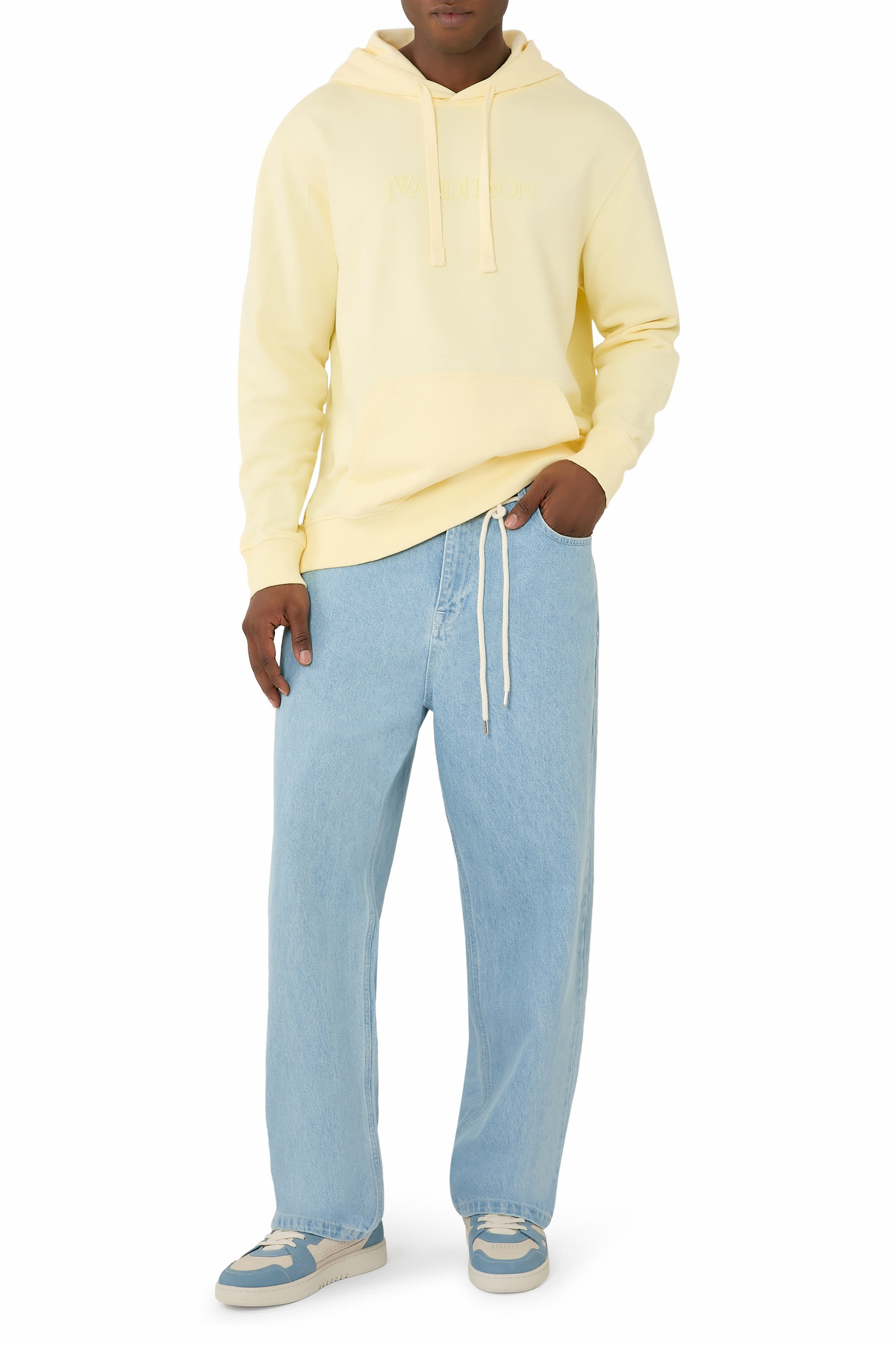 هودي مطرز بشعار الماركة