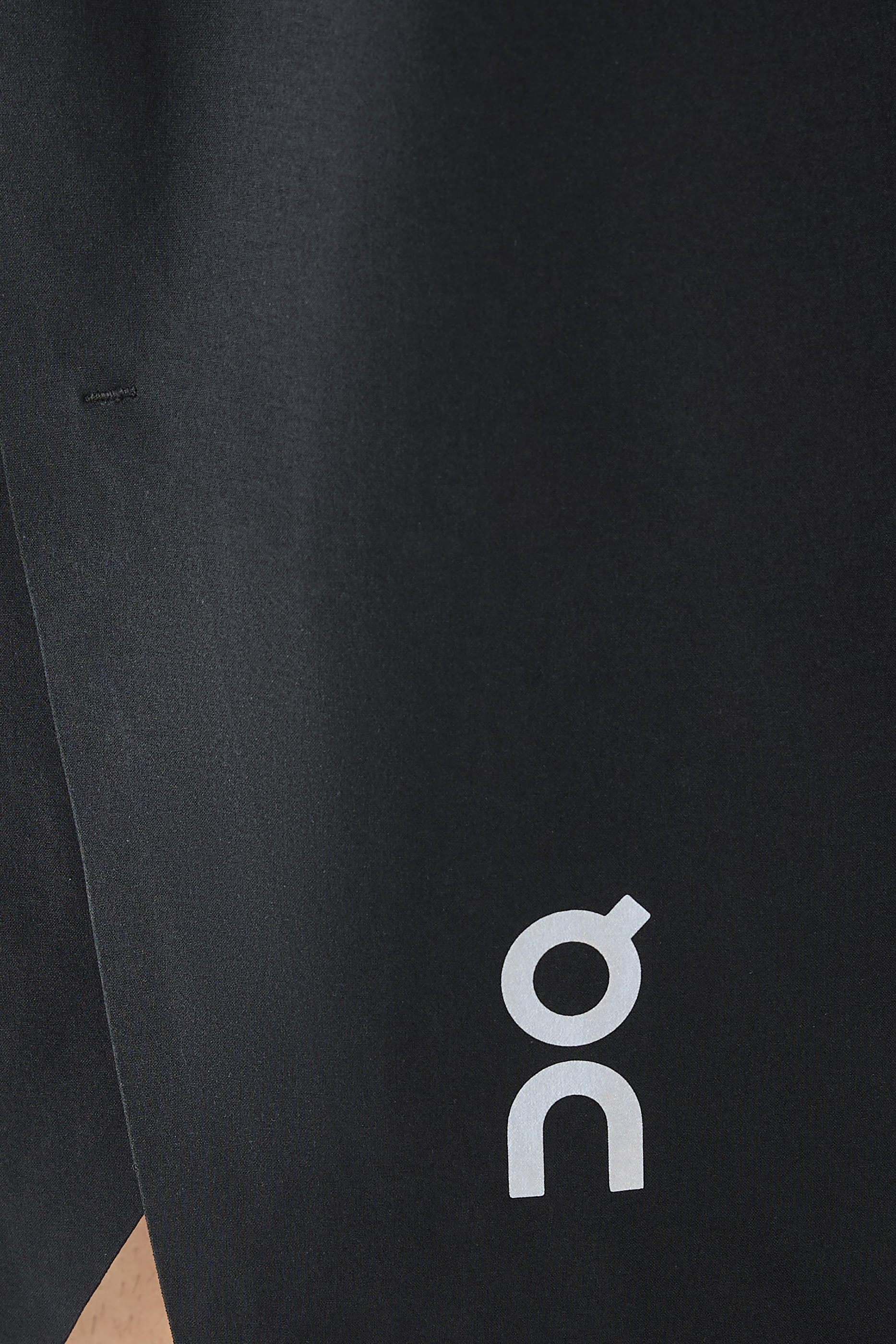 شورت رياضي بشعار الماركة