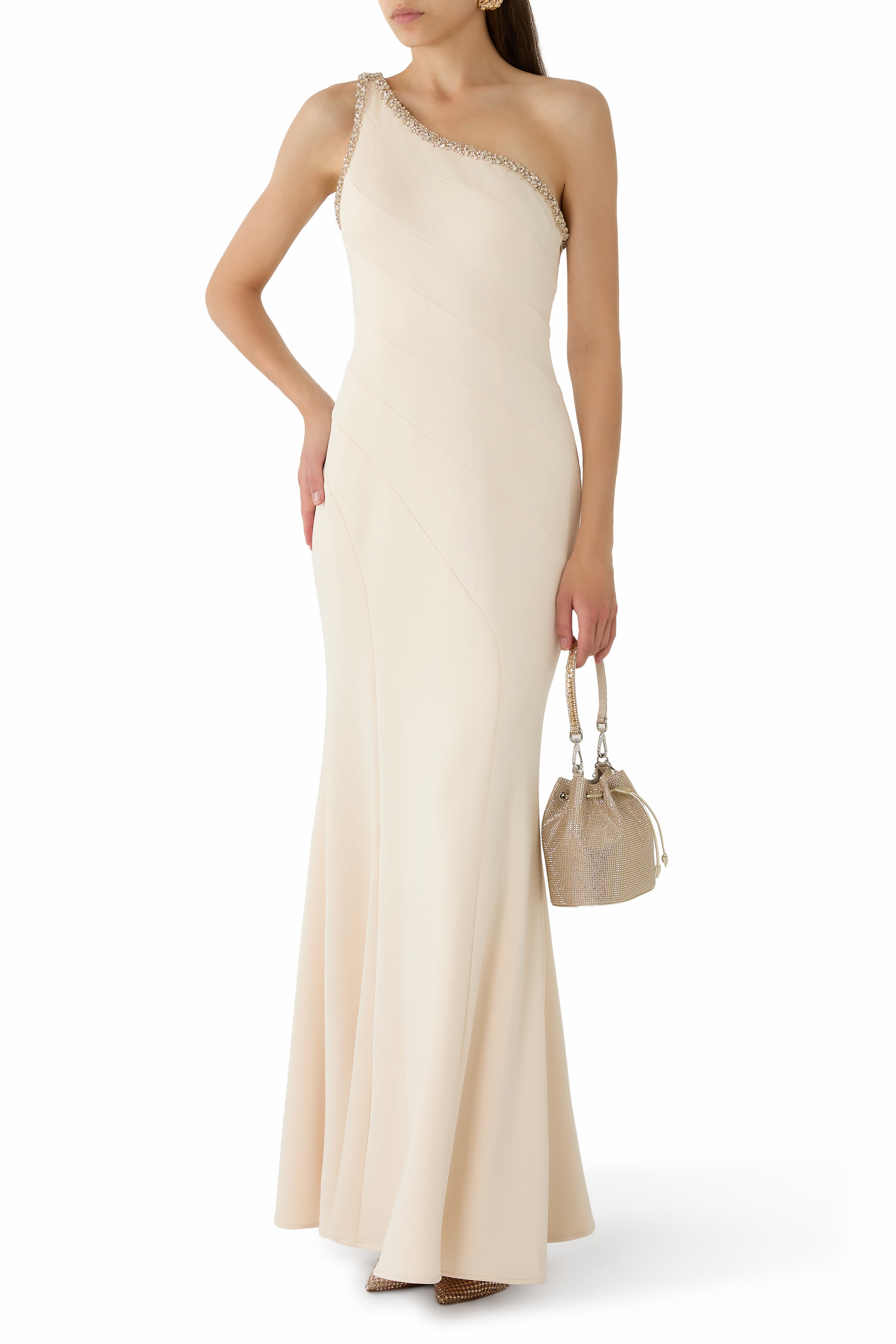 فستان سهرة بكتف مكشوف