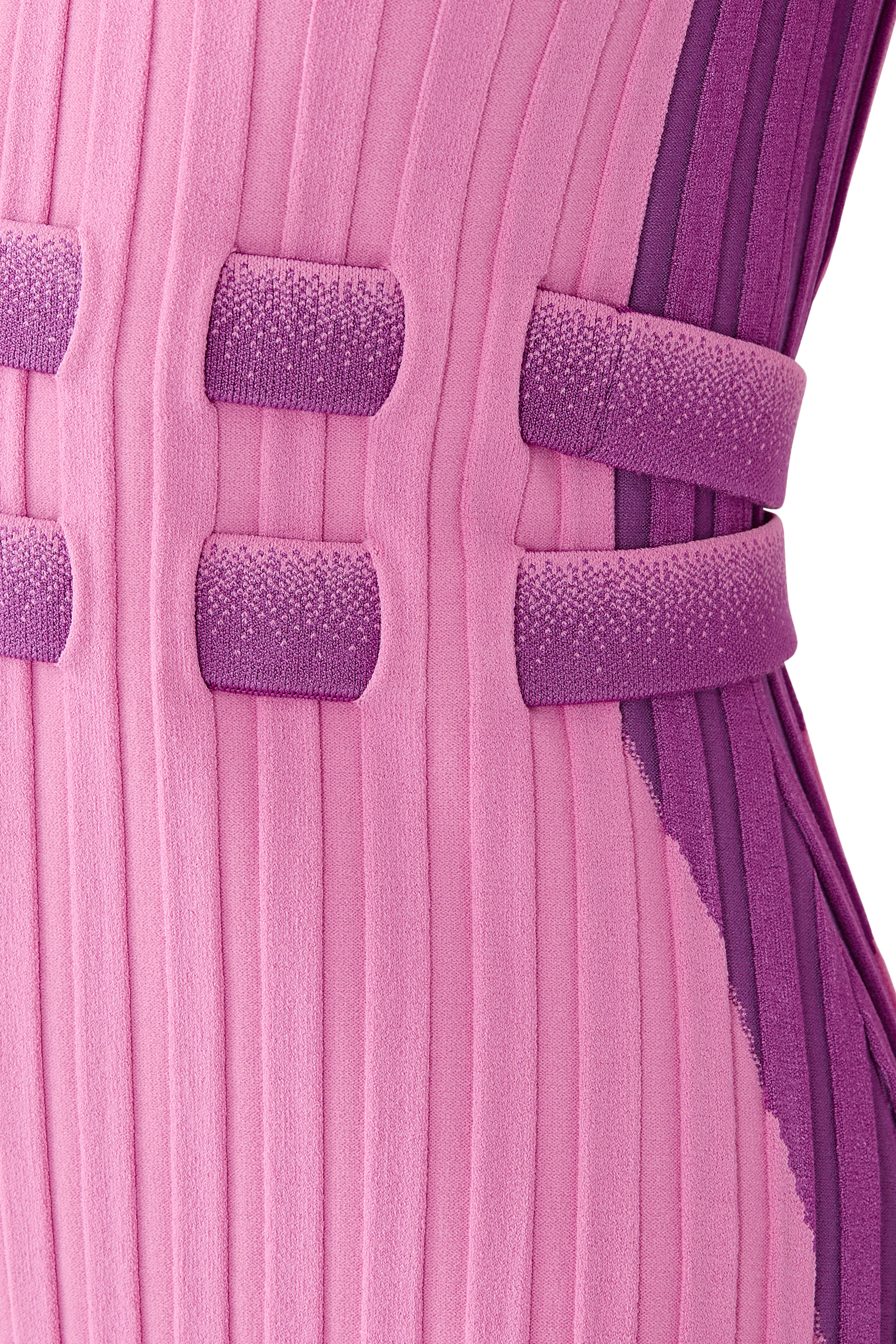 فستان أستر بليتد مع فتحة متموجة