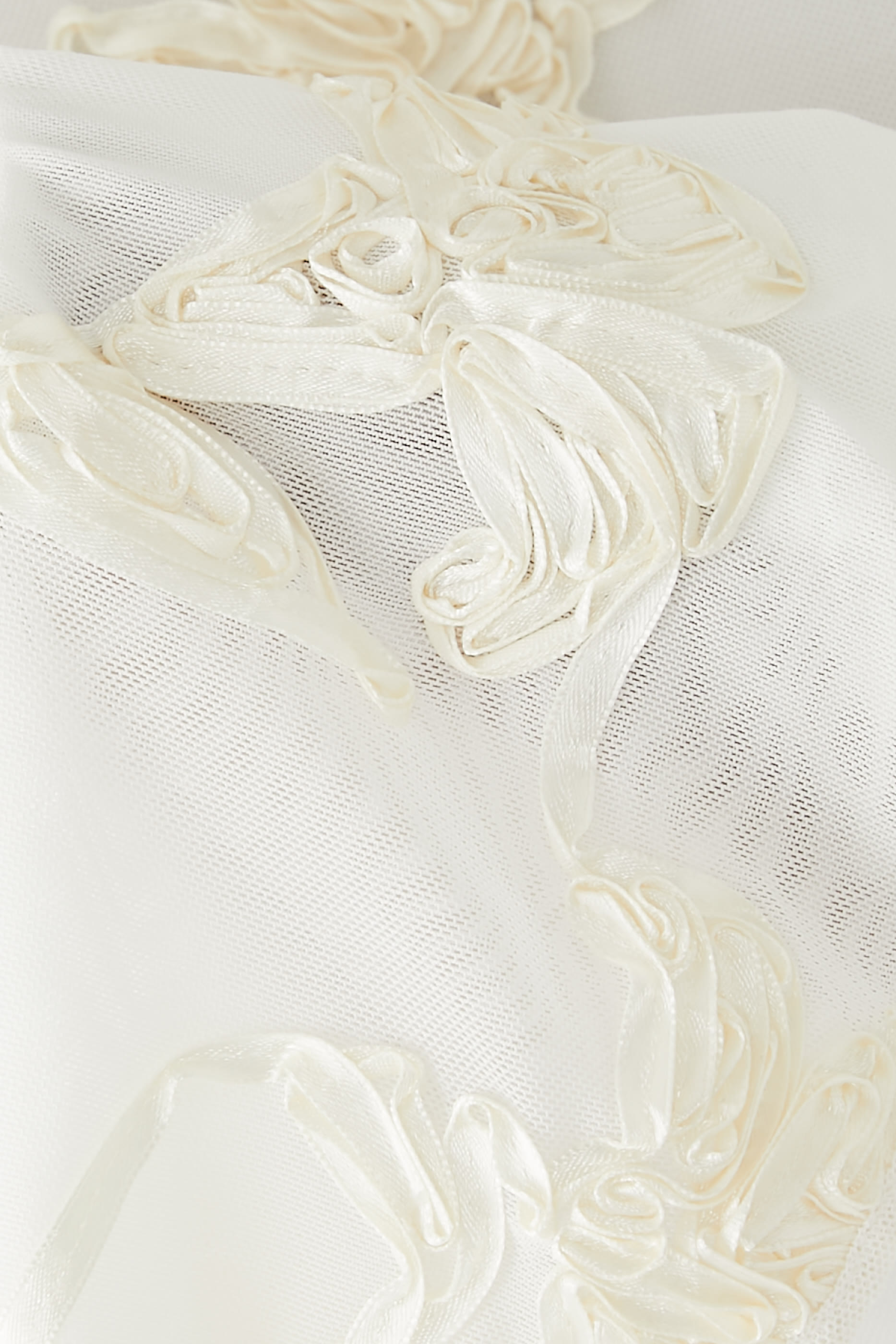 مزين قصير مزين بأزهار قماش شبكي